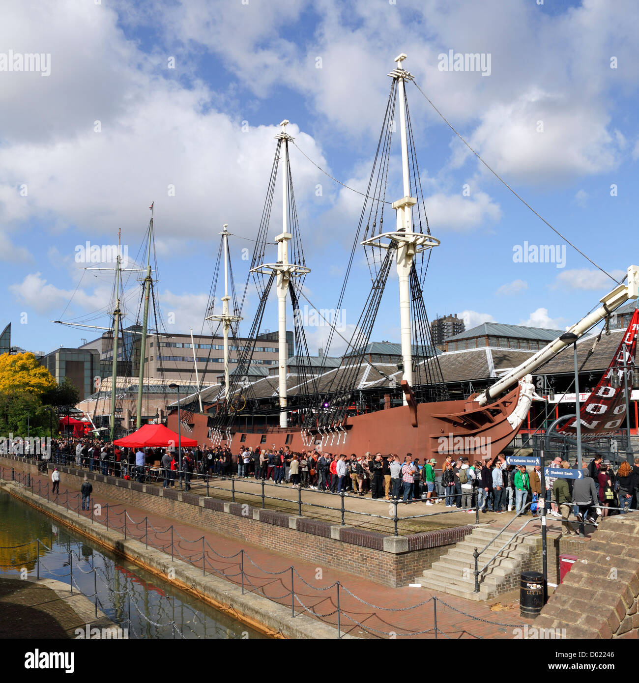 tobacco dock wapping lane entrance Wapping lane hi-res stock photography and images - Page 2