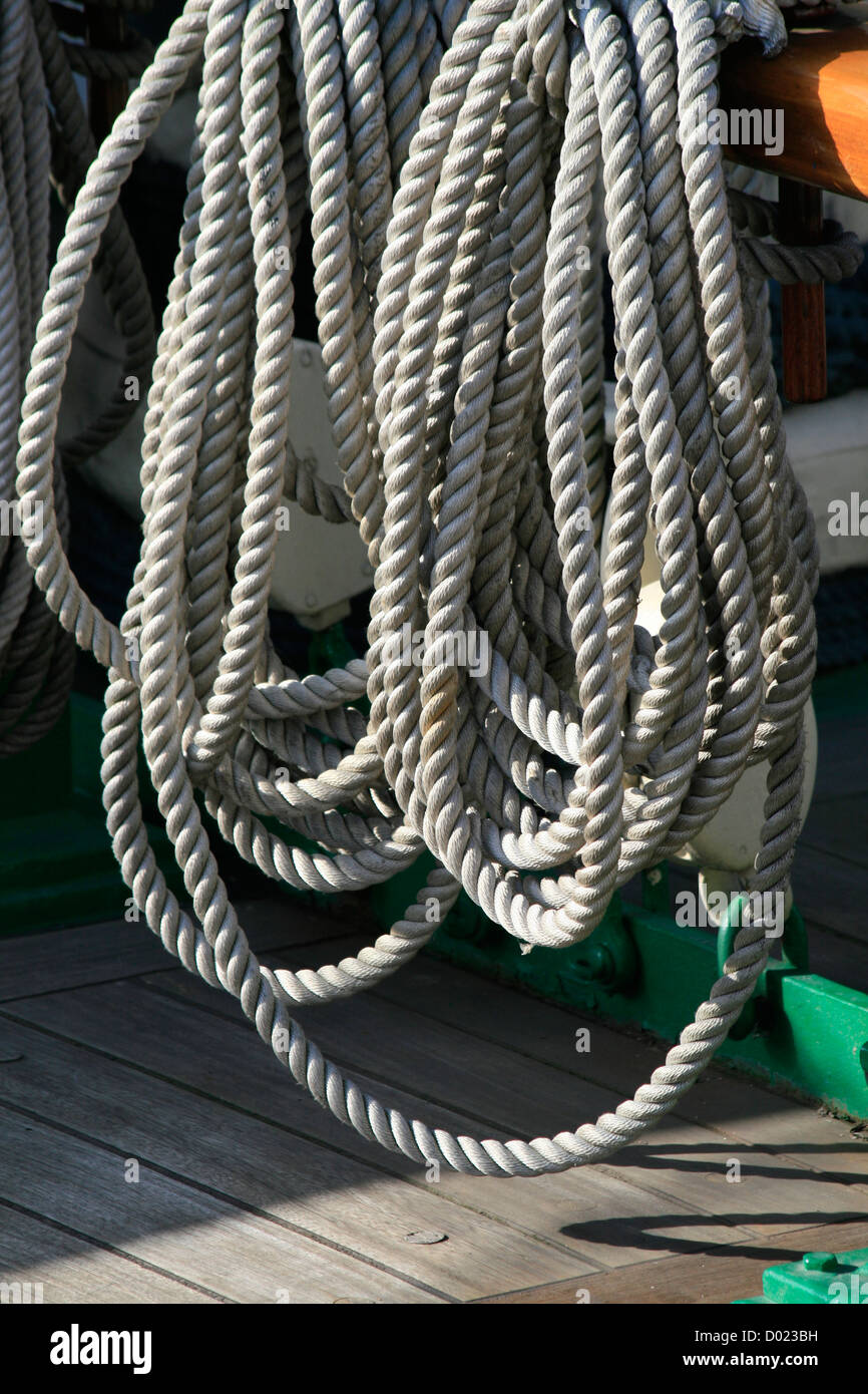 Ropes on a ship Stock Photo - Alamy