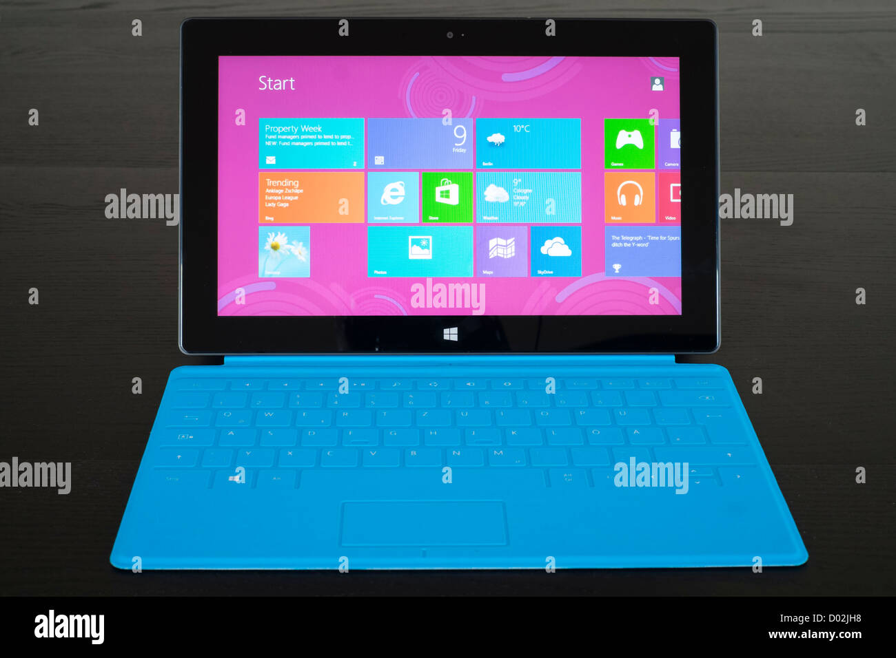 Microsoft surface hi-res stock photography and images - Alamy