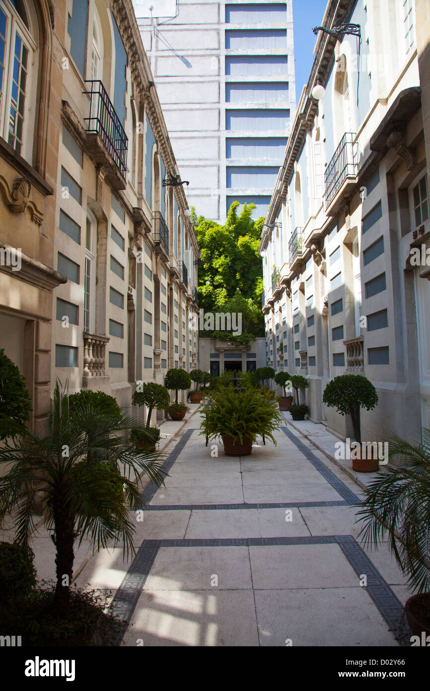 Shared courtyard hires stock photography and images Alamy