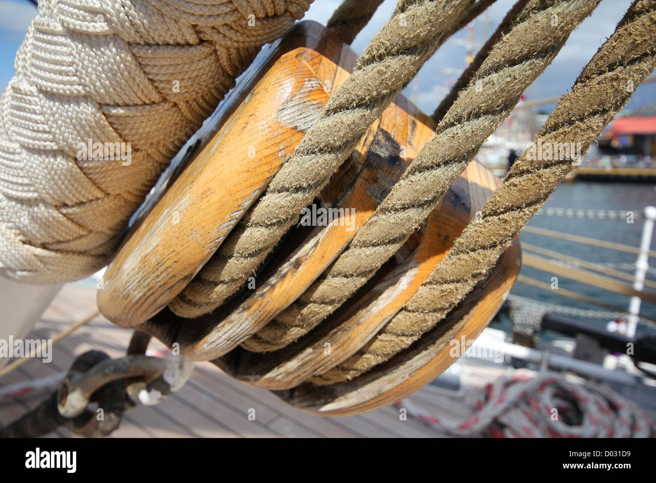 Rop an a sail ship Stock Photo - Alamy