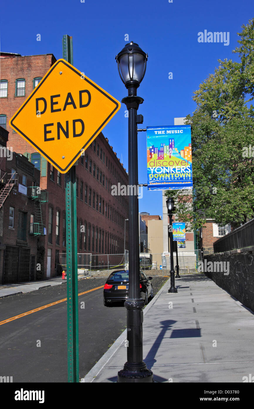 Dead end street hi-res stock photography and images - Alamy