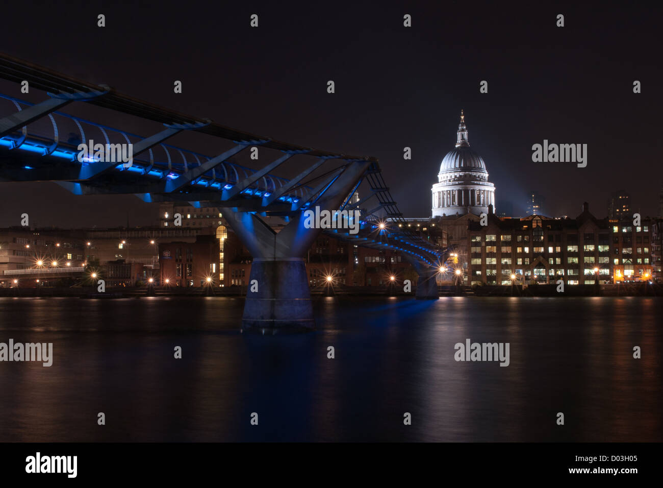 St Paul's Cathedral and Millennium Bridge at night Stock Photo