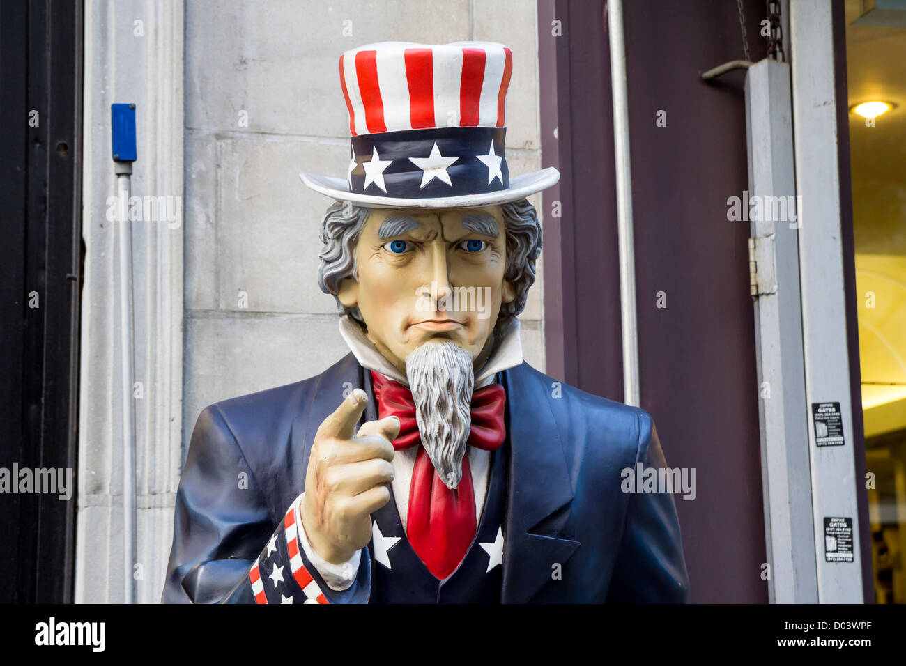 Statue of Uncle Sam behind a souvenir shop in Manhattan, New York Stock Photo