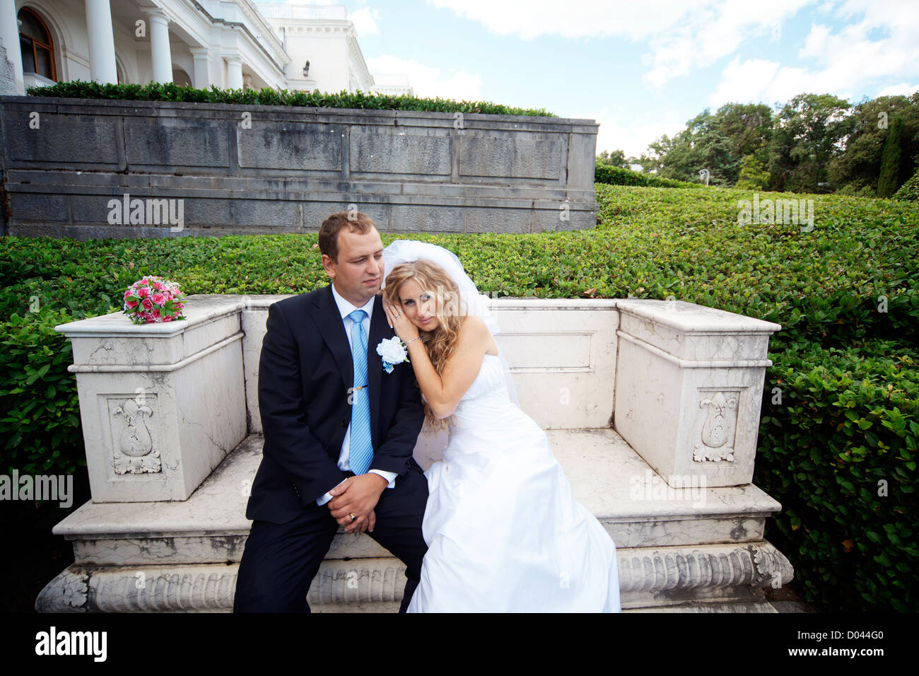 Happy wedding couple Stock Photo - Alamy
