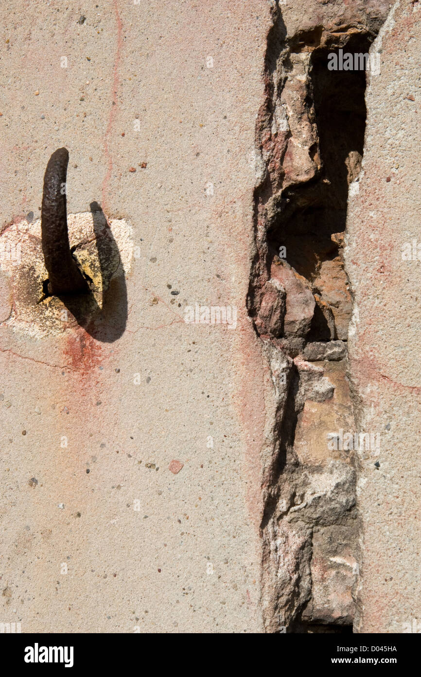 Gap in a wall Stock Photo - Alamy