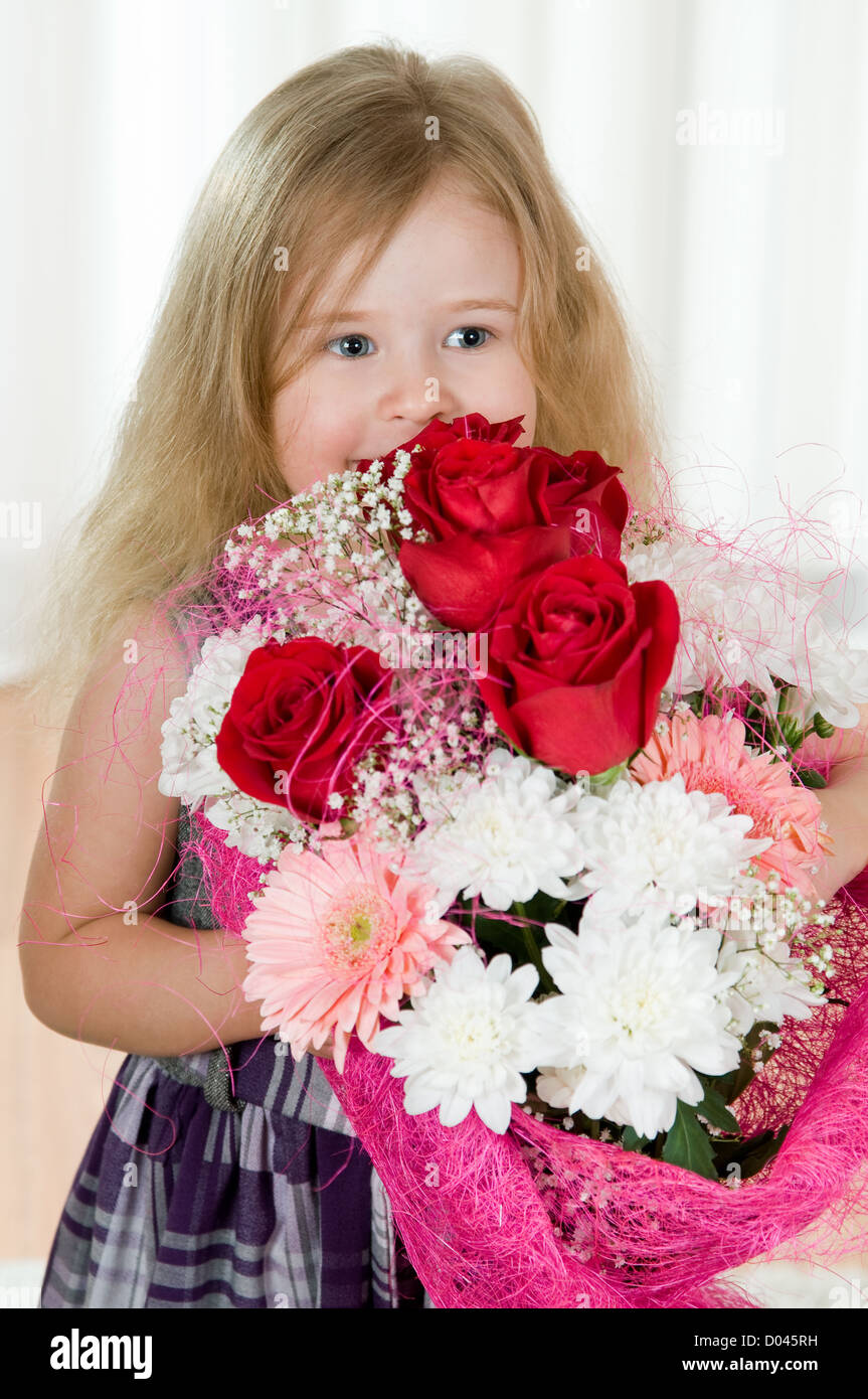 beautiful little girl with a bouquet of flowers Stock Photo - Alamy