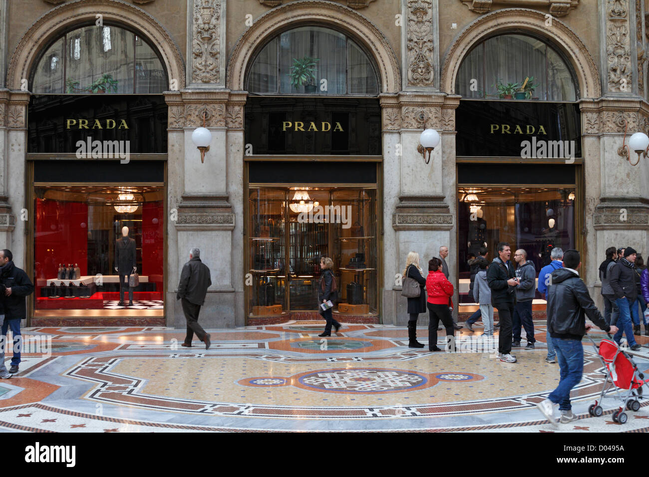 Prada store in Galleria Vittorio Emanuele II, Milan, Italy, Europe Stock  Photo - Alamy
