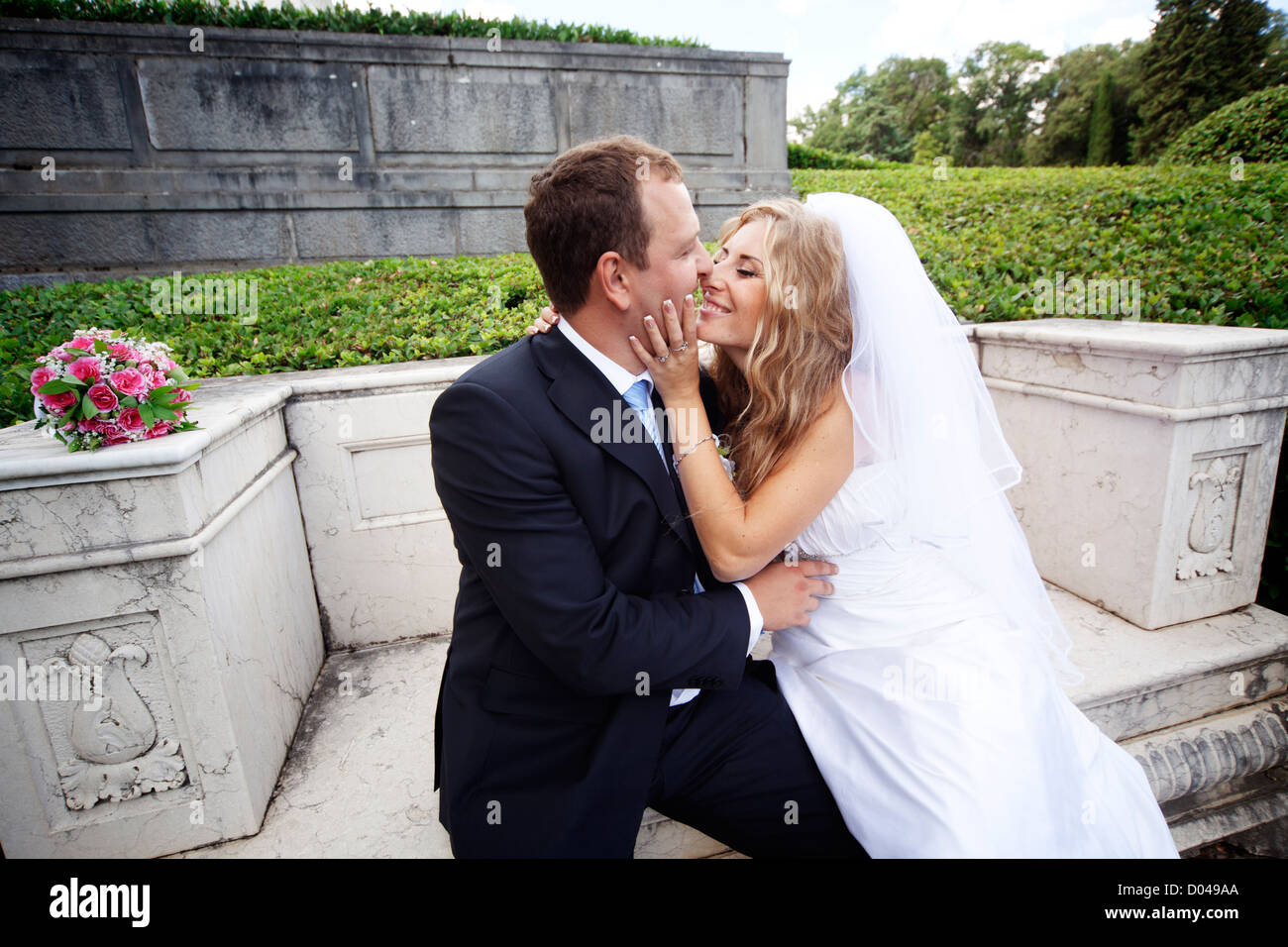 Happy wedding couple Stock Photo - Alamy