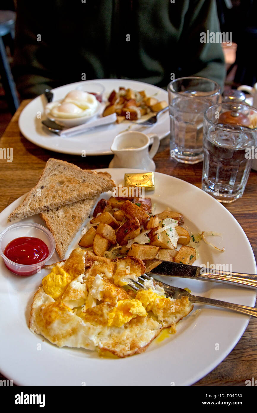 Egg and potato breakfast with toast Stock Photo - Alamy