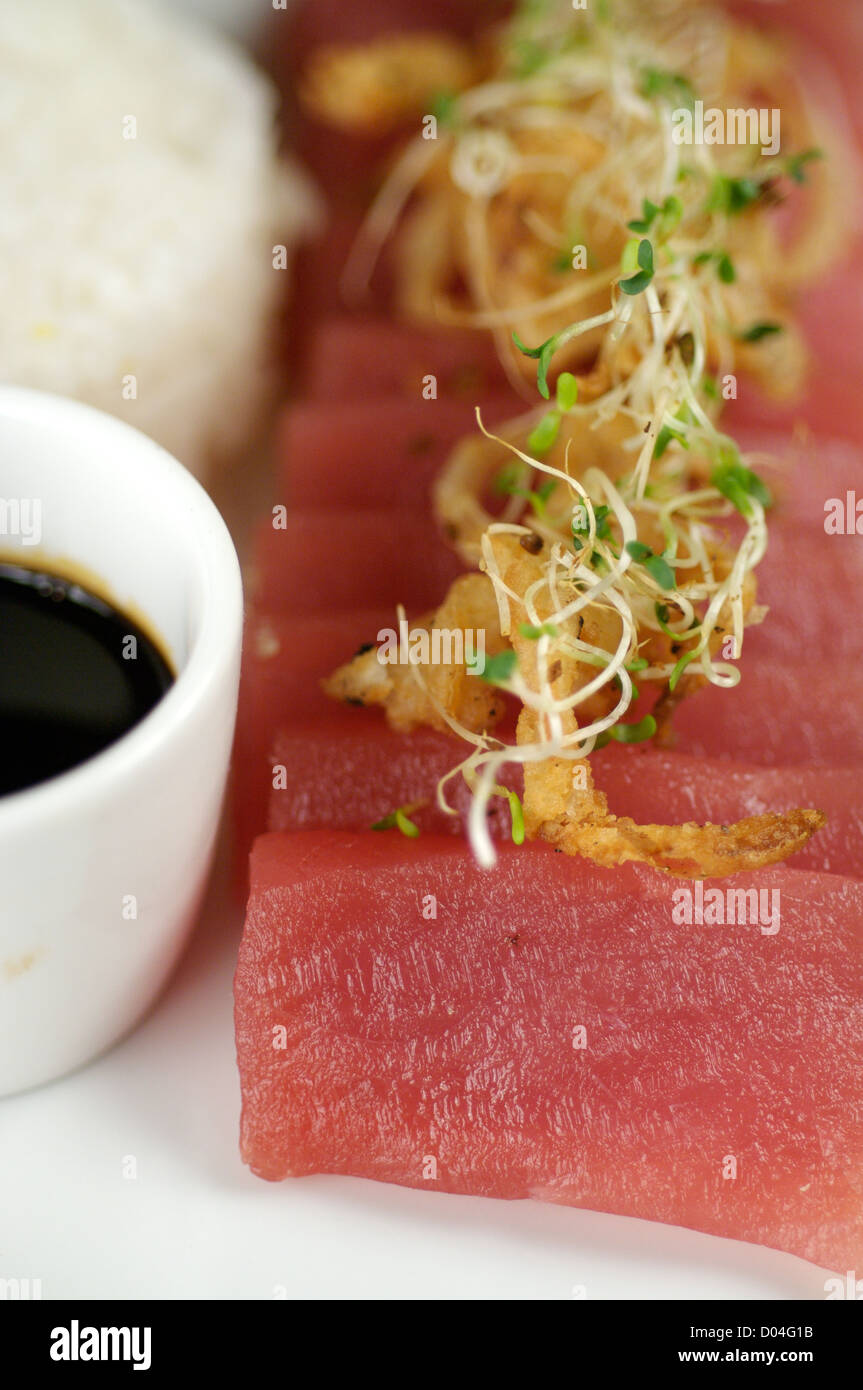 Raw tuna sashimi Stock Photo - Alamy