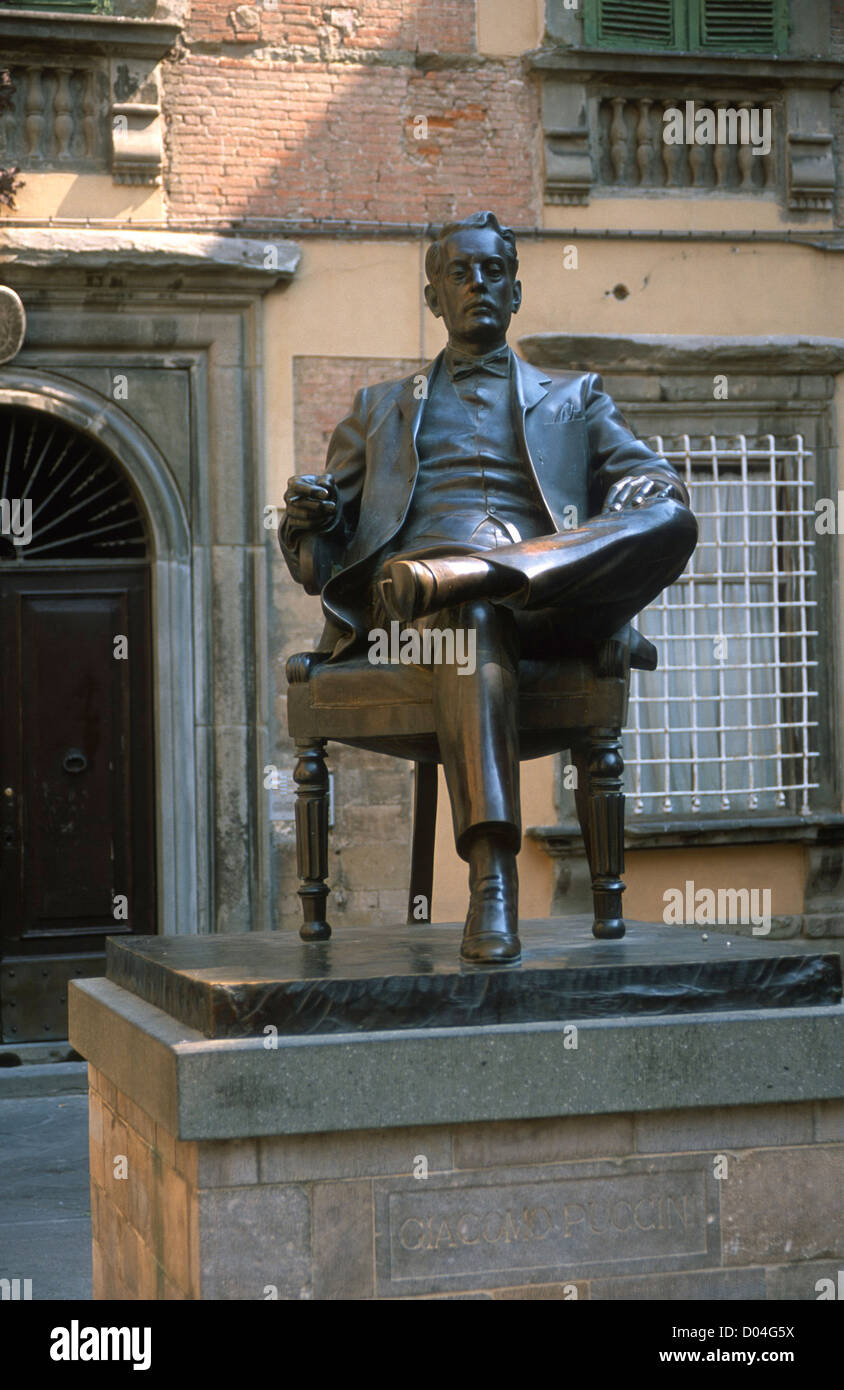 GIACOMO PUCCINI IN BRONZE LUCCA TUSCANY ITALY Stock Photo
