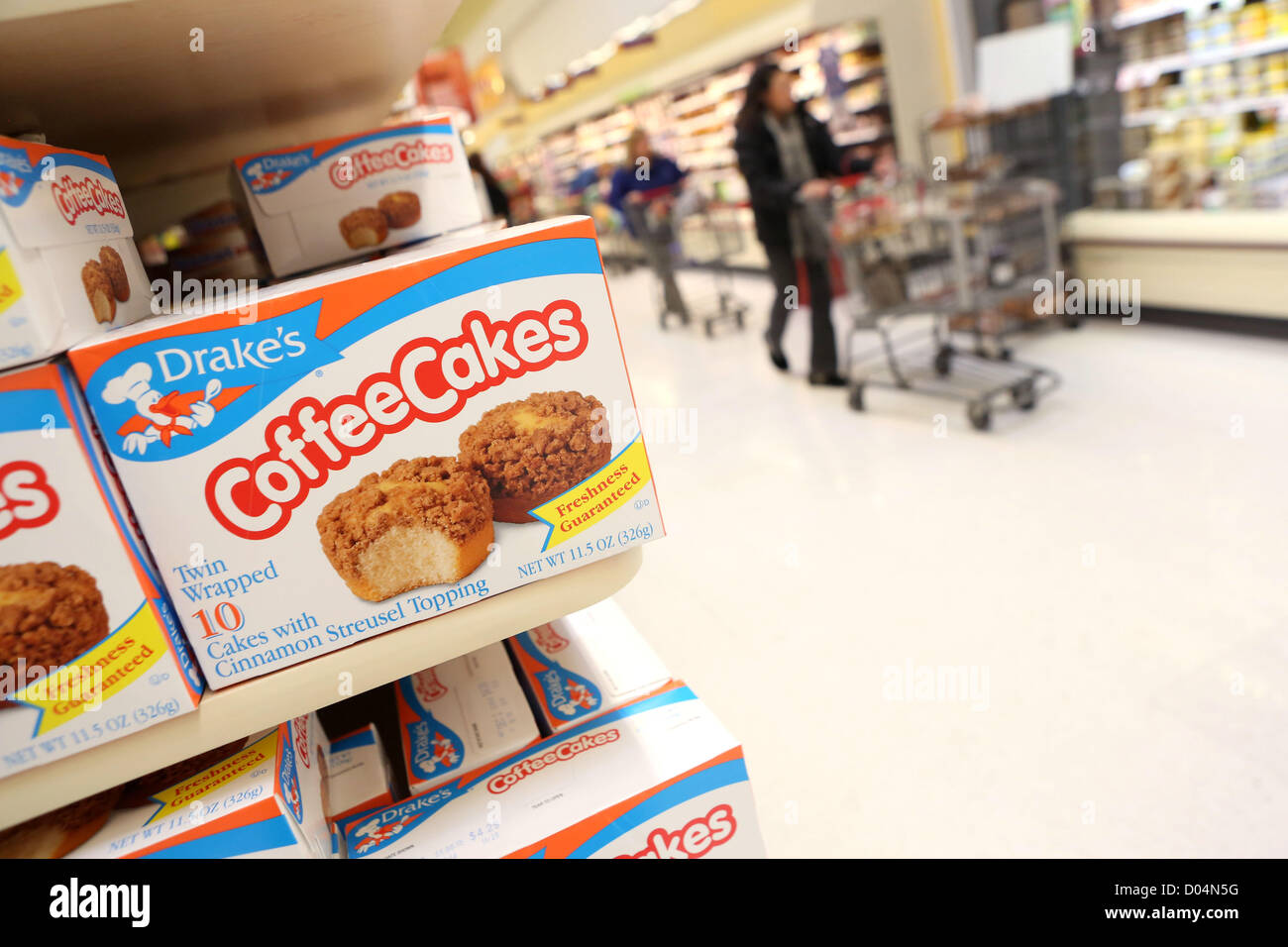Nov. 16, 2012 - Malden, Massachusetts, U.S - Drakes Coffee Cakes are seen on the supermarket shelf in Malden, Massachusetts on Friday, November 16, 2012. Hostess Brands Inc. announced that it will shut down operations and no longer produce some of Americas most iconic snacks. (Credit Image: © Nicolaus Czarnecki/ZUMAPRESS.com) Stock Photo