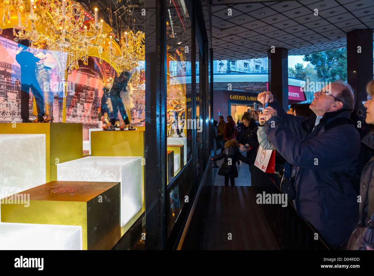 Louis Vuitton shopping store in France at night with Christmas g – Stock  Editorial Photo © ifeelstock #136291168