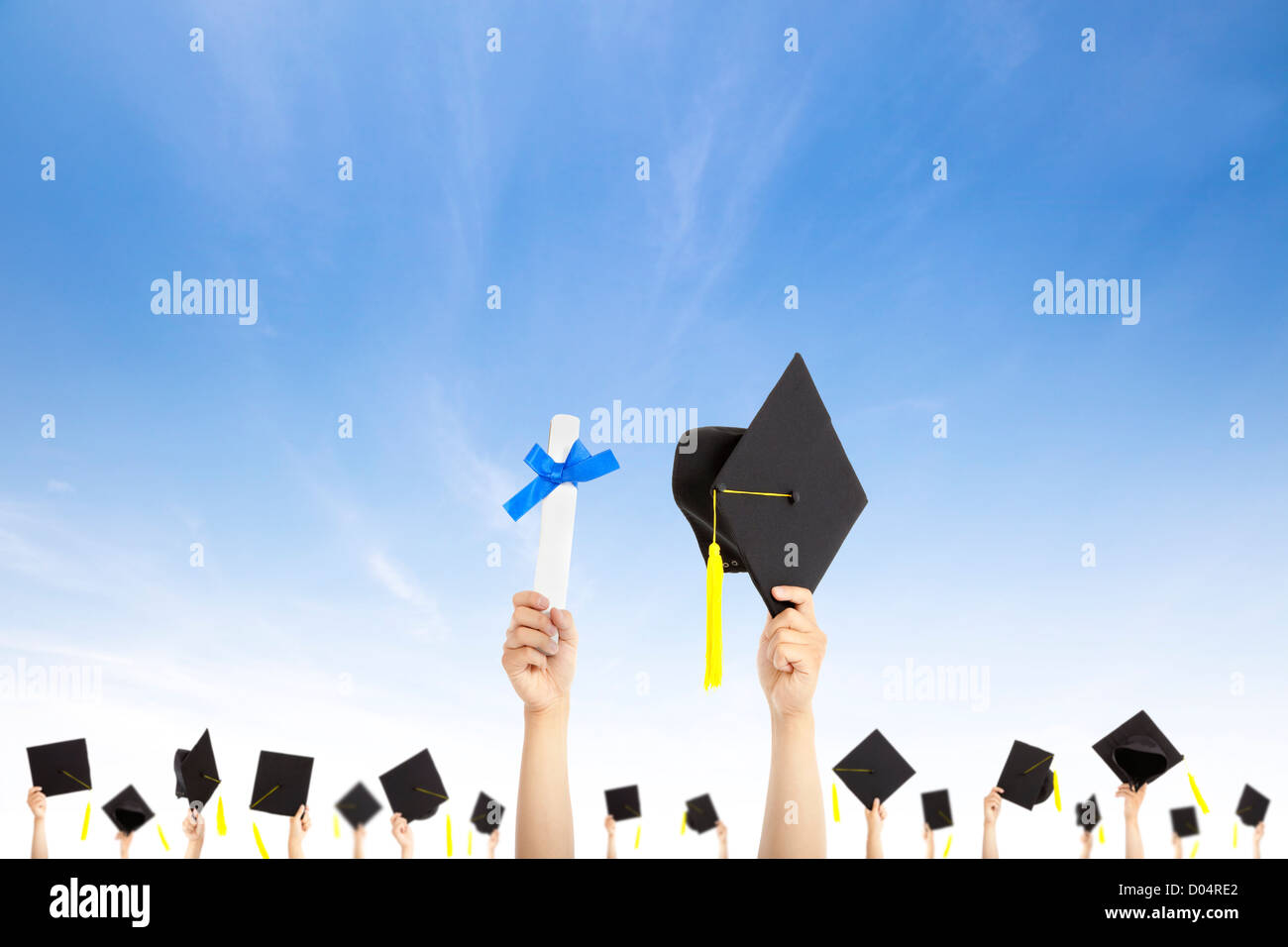 Hand holding graduation hats hi-res stock photography and images - Alamy