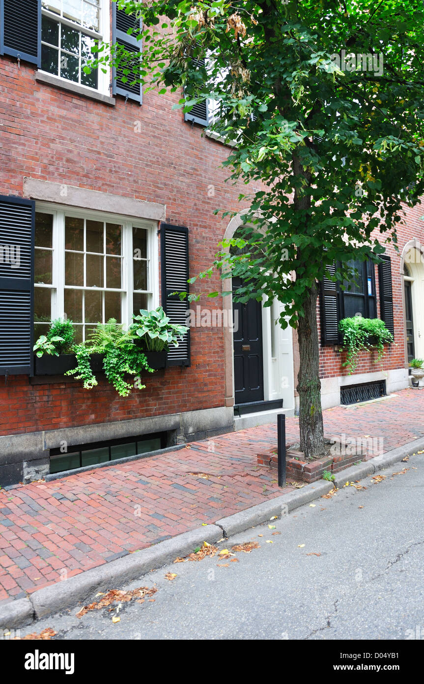 Premium Photo  Road at beacon hill neighborhood, downtown boston in ma,  usa.