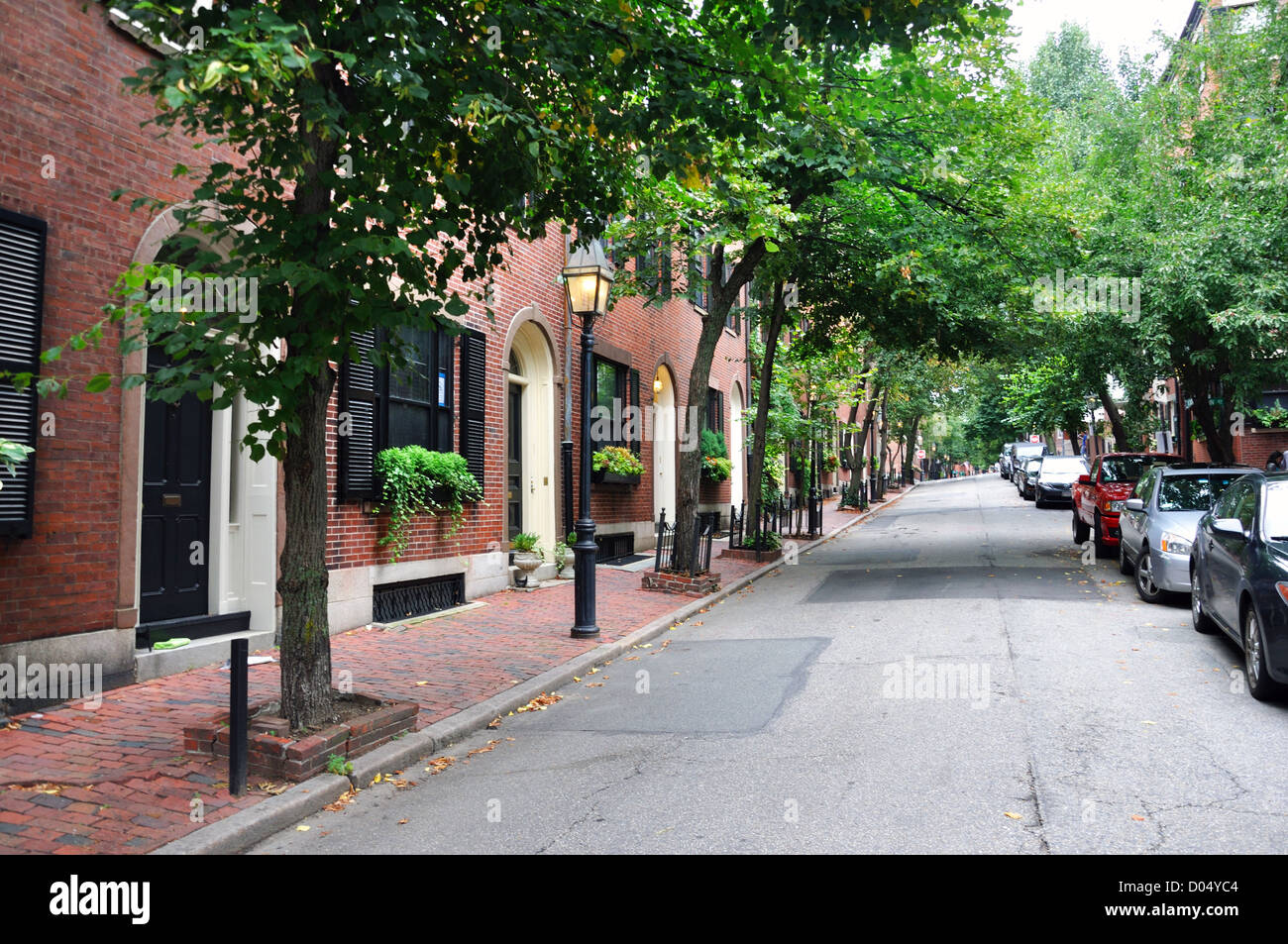 Premium Photo  Road at beacon hill neighborhood, downtown boston in ma,  usa.