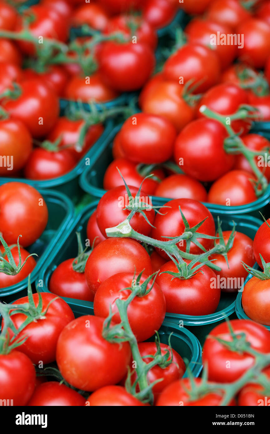 Vine tomatoes on a market stall hi-res stock photography and images - Alamy