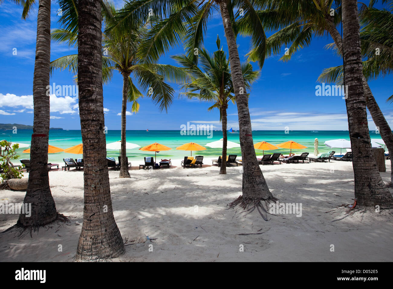 Hotel and beach and tropical hi-res stock photography and images - Alamy