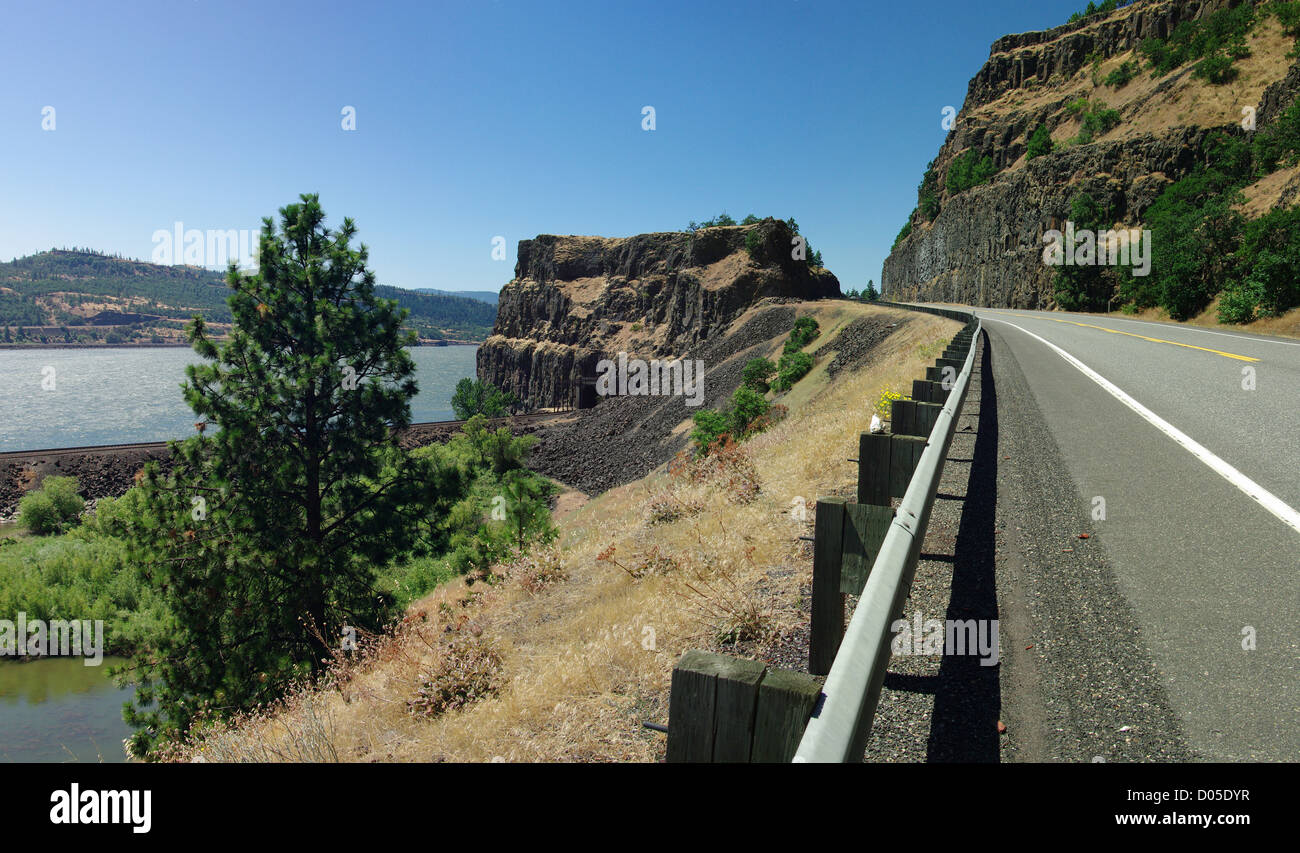 A curving section of Highway 12 along the Columbia River in southern Washington State, USA. Stock Photo