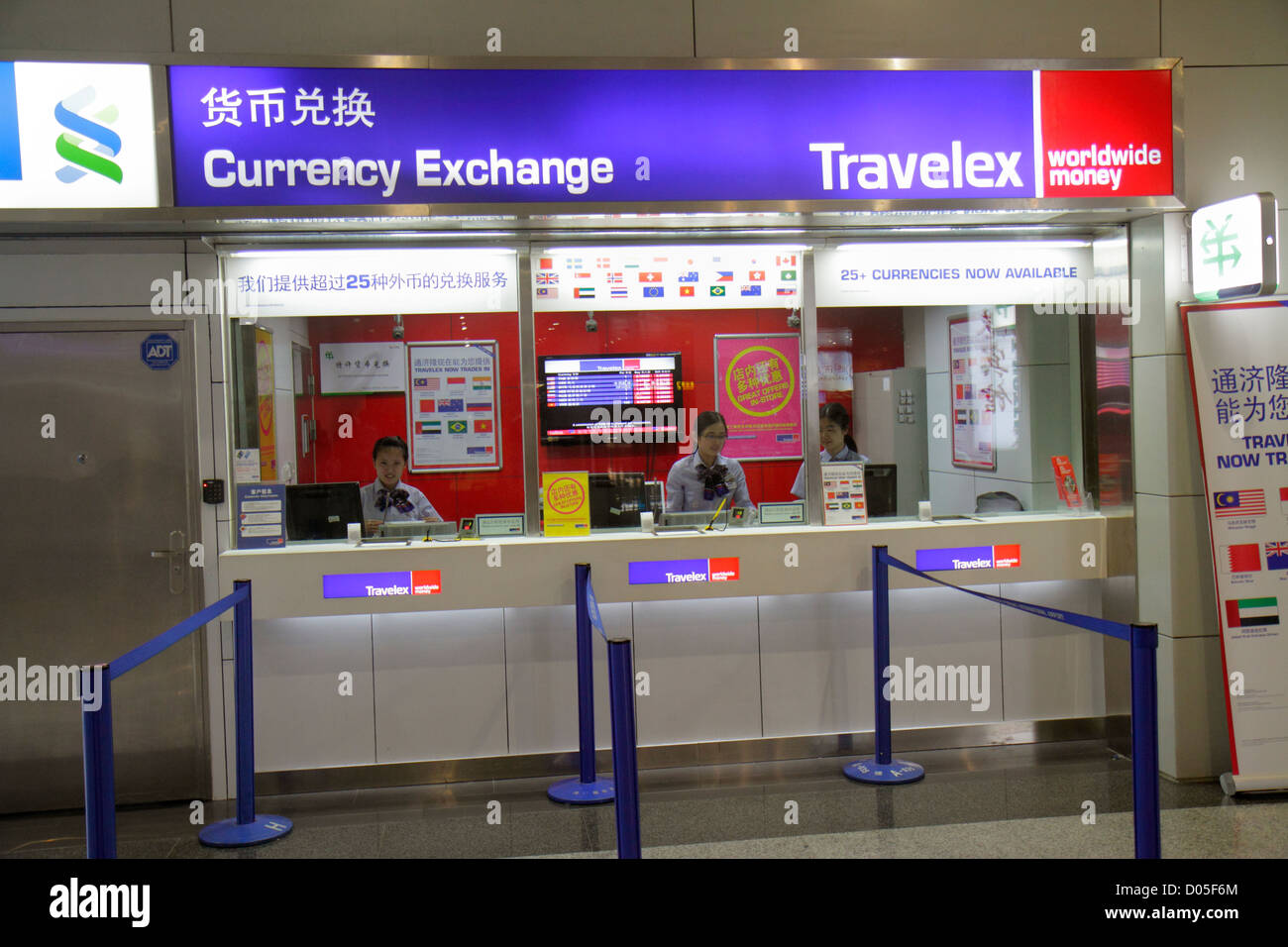 Shanghai China,Chinese Pudong International Airport,PVG,gate,terminal,currency exchange,shop,Travelex,front,window,service,Asian woman female women,Ch Stock Photo