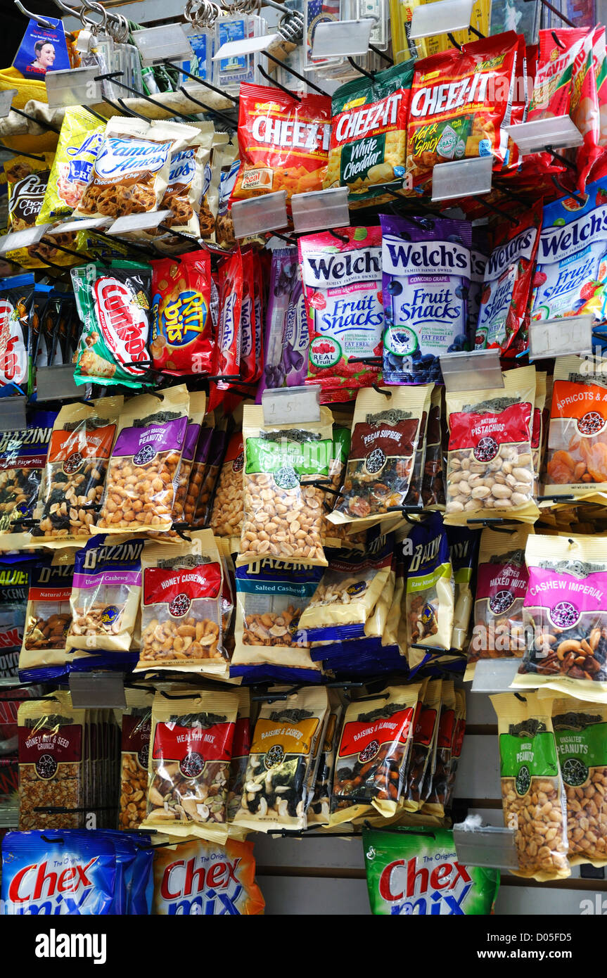Candy and snack kiosk in New York Stock Photo Alamy
