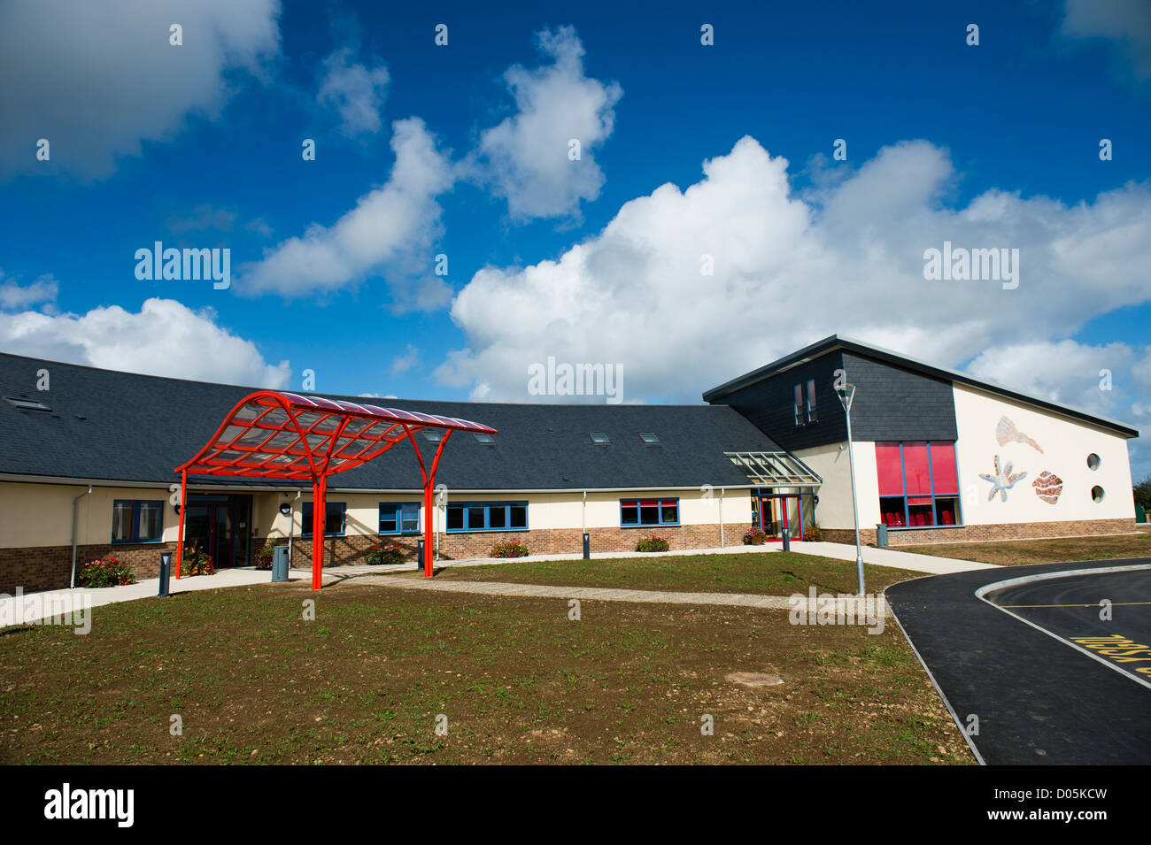 Exterior, Ysgol T Llew Jones, Brynhoffnant Ceredigion a new community primary school Wales UK Stock Photo