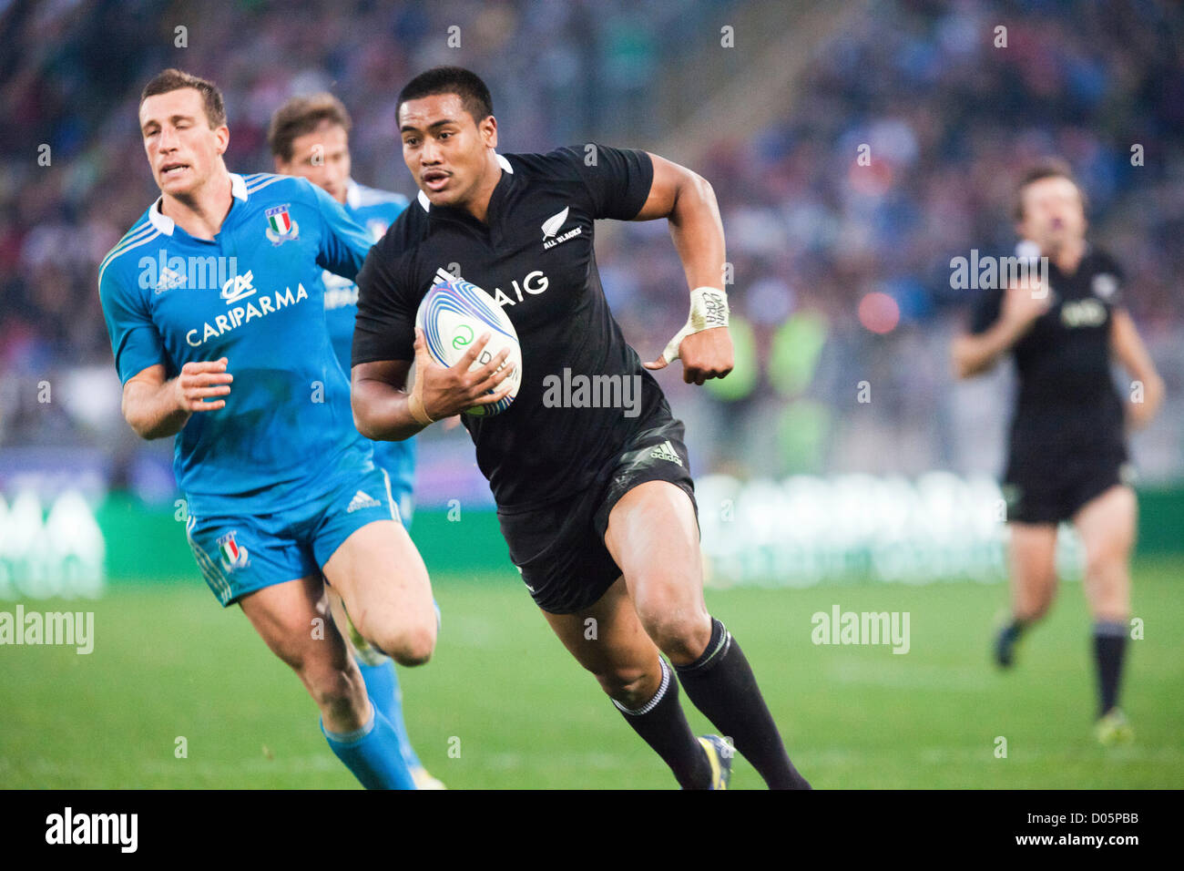 Saturday, Nov. 17th 2012. Olympic stadium, Rome. Italy. International Rugby test match Italy v. New Zealand. - Two time try scorer Julian Savea runs in to score a try for New Zealand in the second half of the game. Stock Photo