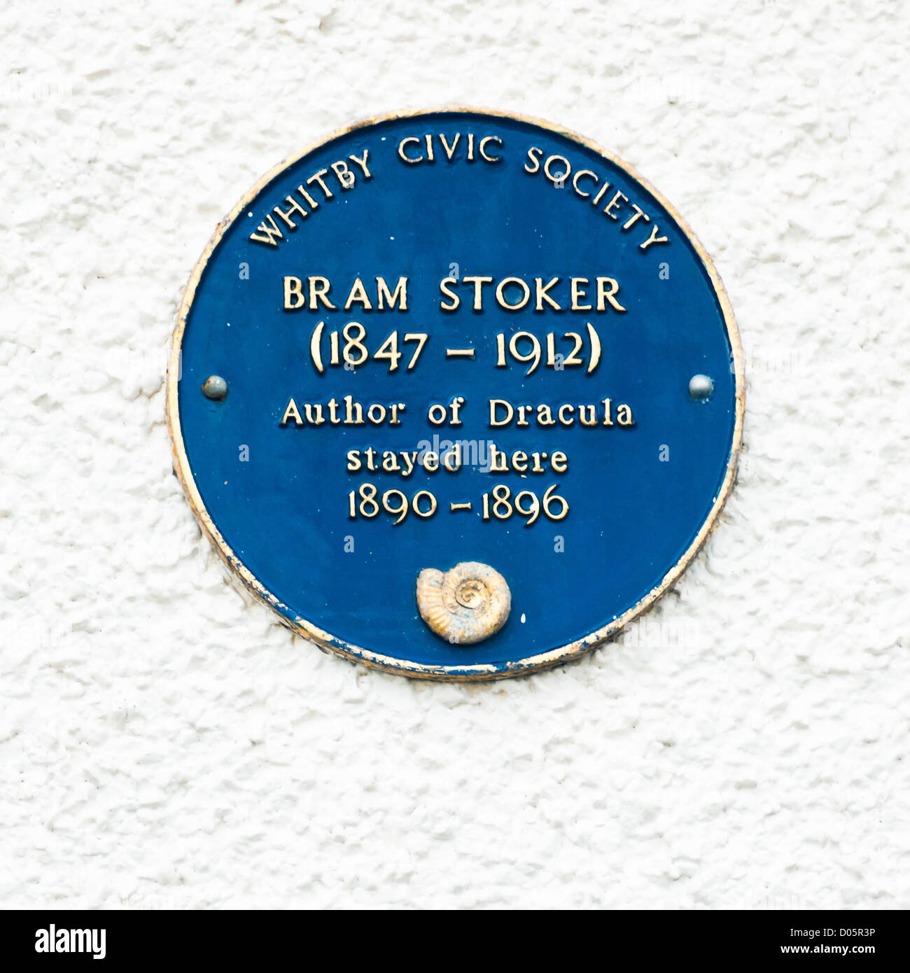 Blue plaque on the house in Royal Crescent Whitby where Bram Stoker, Author of Dracula stayed between 1890 and 1896 Stock Photo