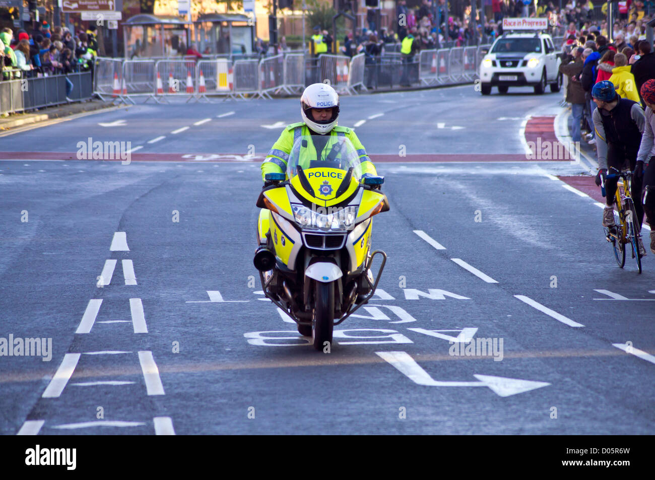 Leeds, UK 18th November 2012. Leeds City Center, the AGE UK Leeds Abbey Dash 10K race. A record