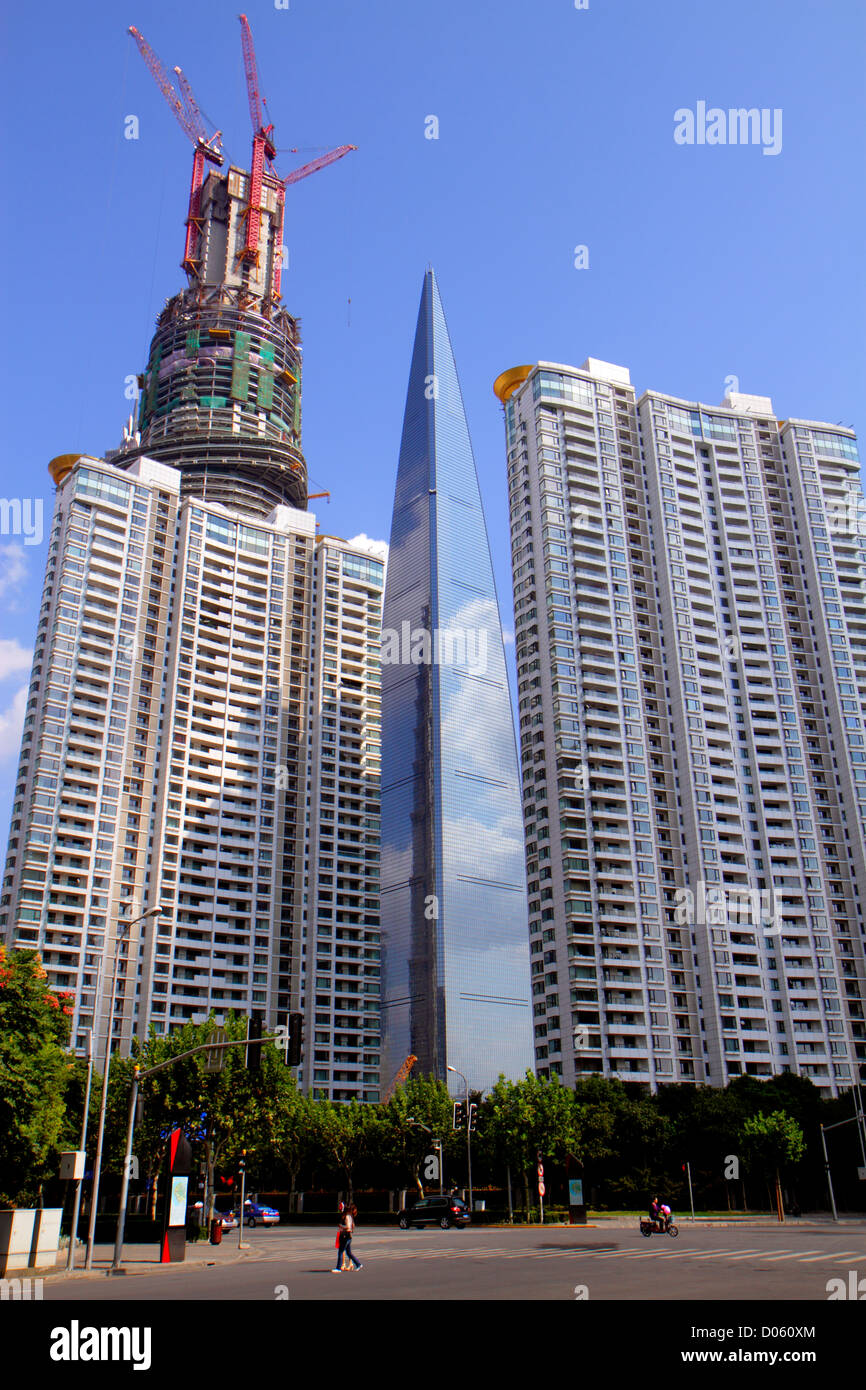 Shanghai China Chinese Pudong Xin Quinn Lujiazui Financial District Dongchang Road Shanghai Tower Under New Construction Site Building Builder Zhongli Stock Photo Alamy