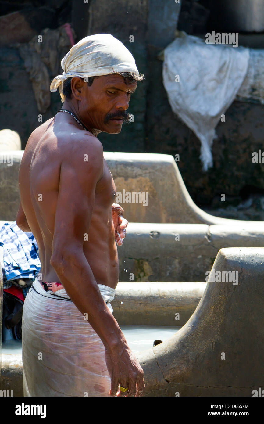 Launderer at Work in the open Air Laundry of Dhobi Ghat in Mumbai ...