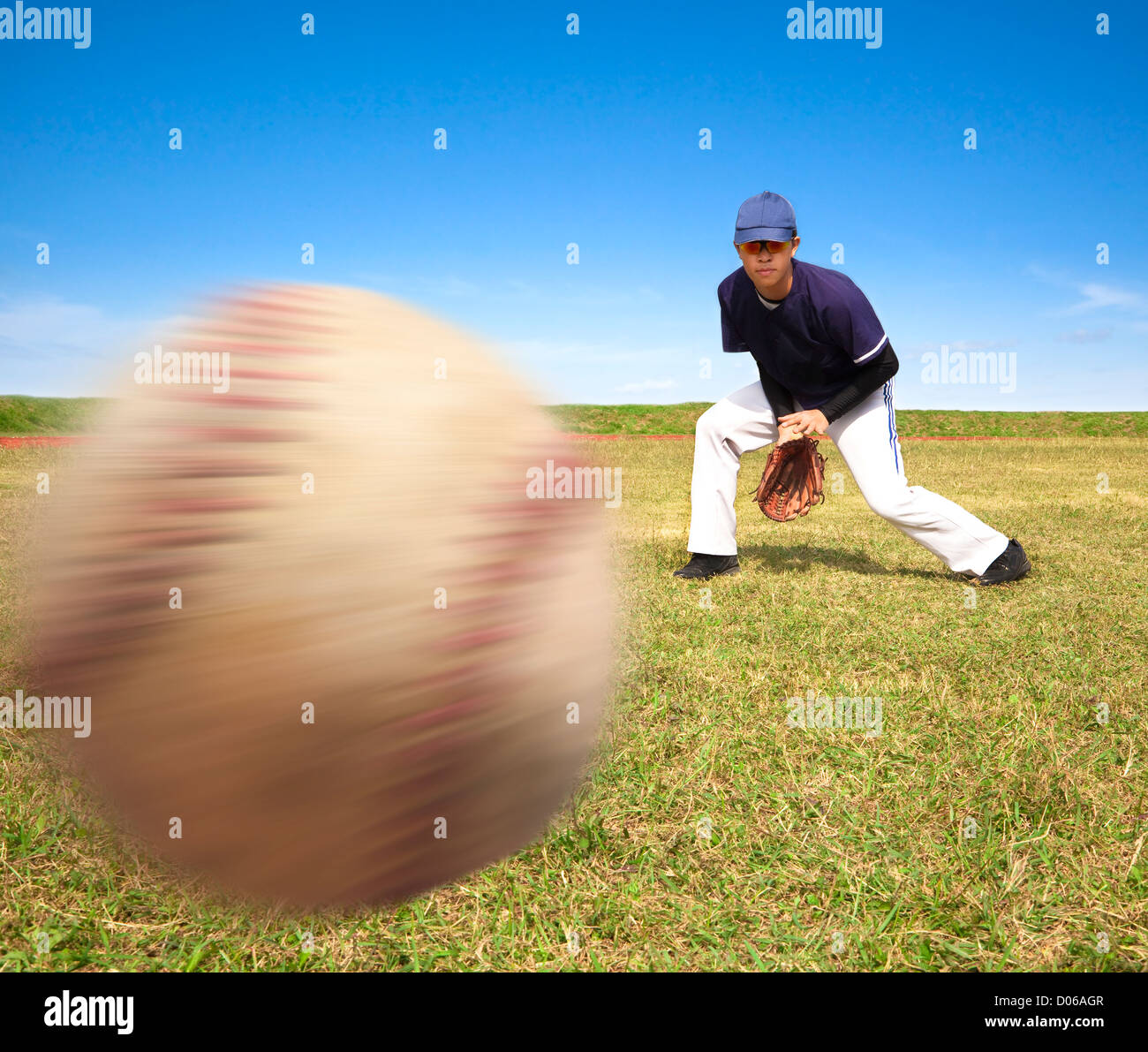baseball player ready catching the fast ball Stock Photo Alamy