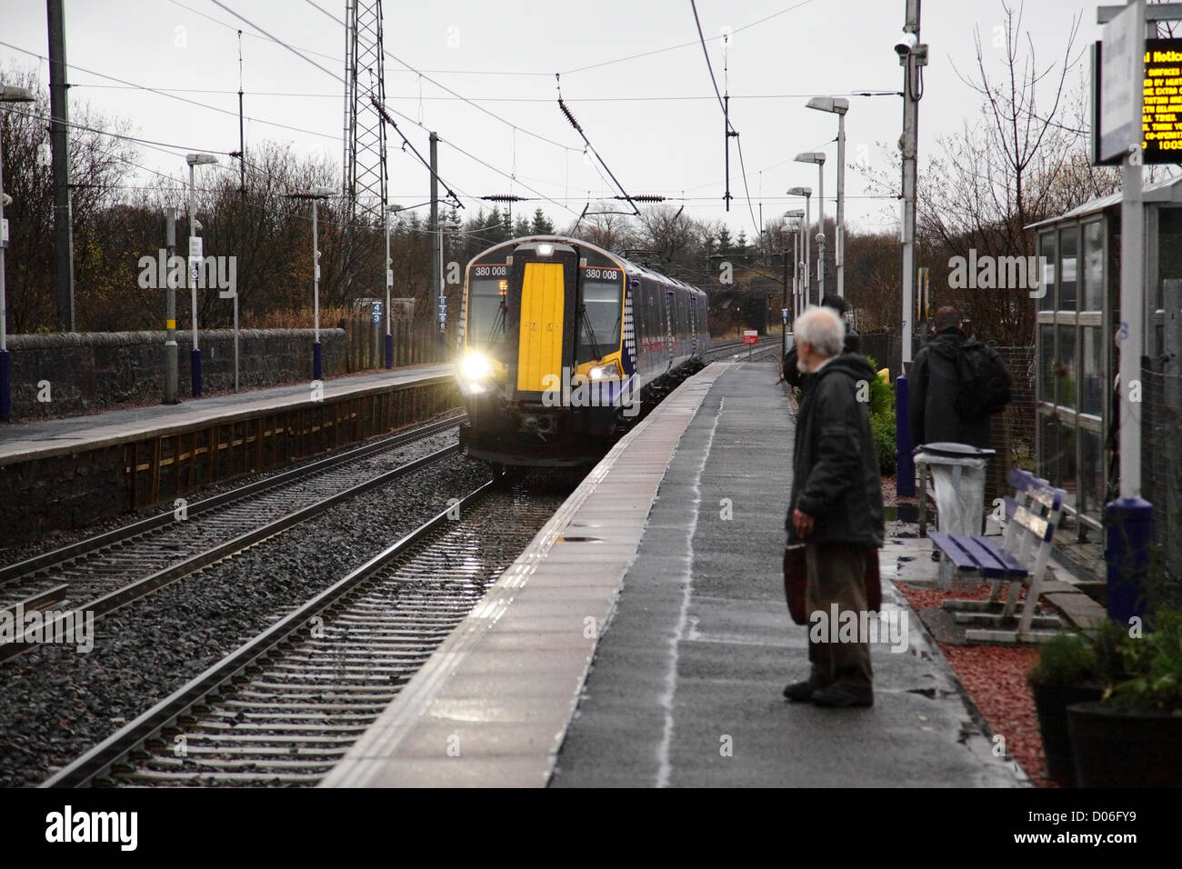 Lochwinnoch Station, Renfrewshire, Scotland, UK, Monday, 19th November, 2012. A delayed train arriving to travel to Glasgow after Scotrail issued a delay and/or cancellation warning this morning to passengers from Lochwinnoch following flooding caused by heavy rain. Stock Photo