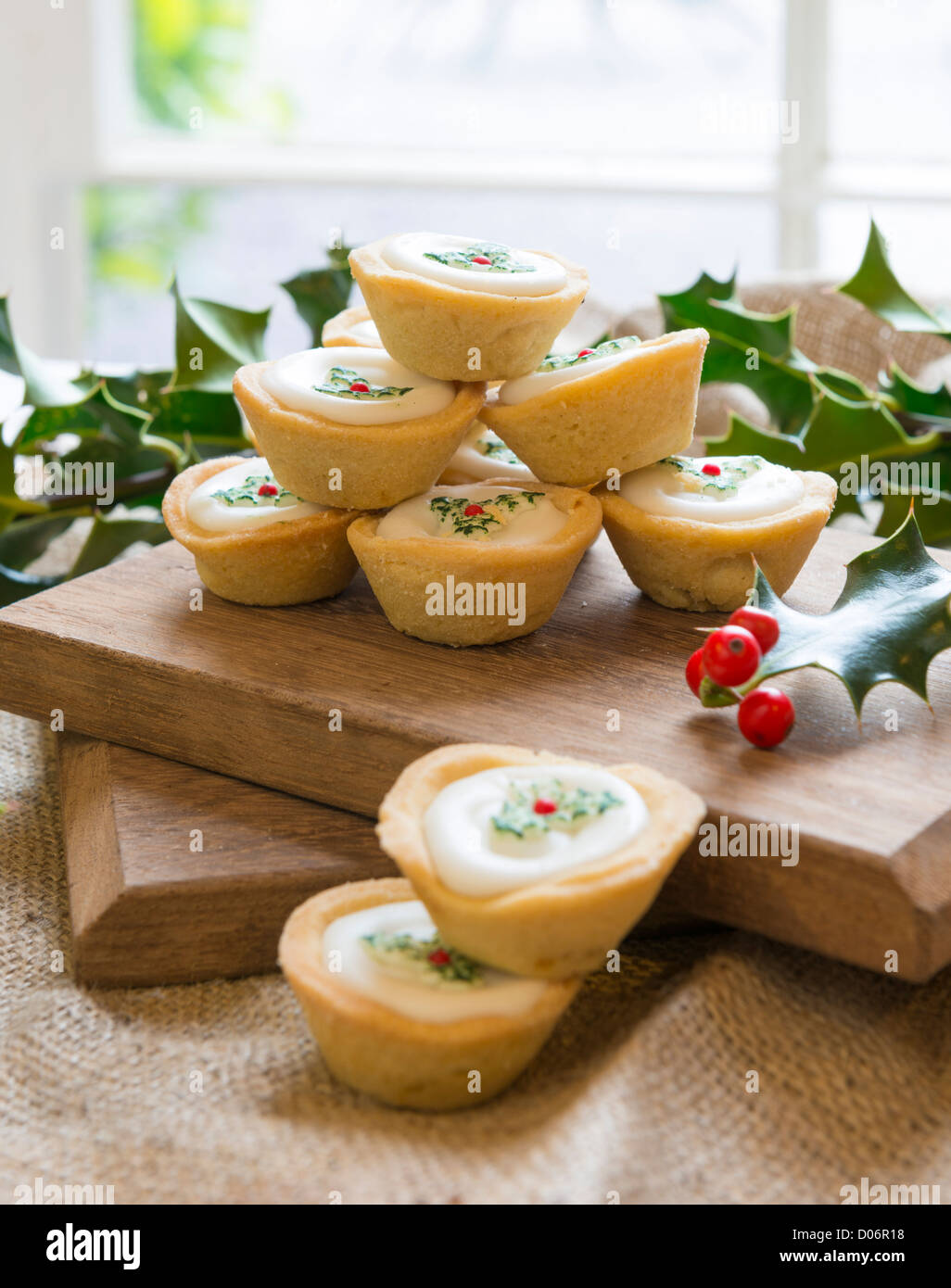 Iced mince pies hi-res stock photography and images - Alamy