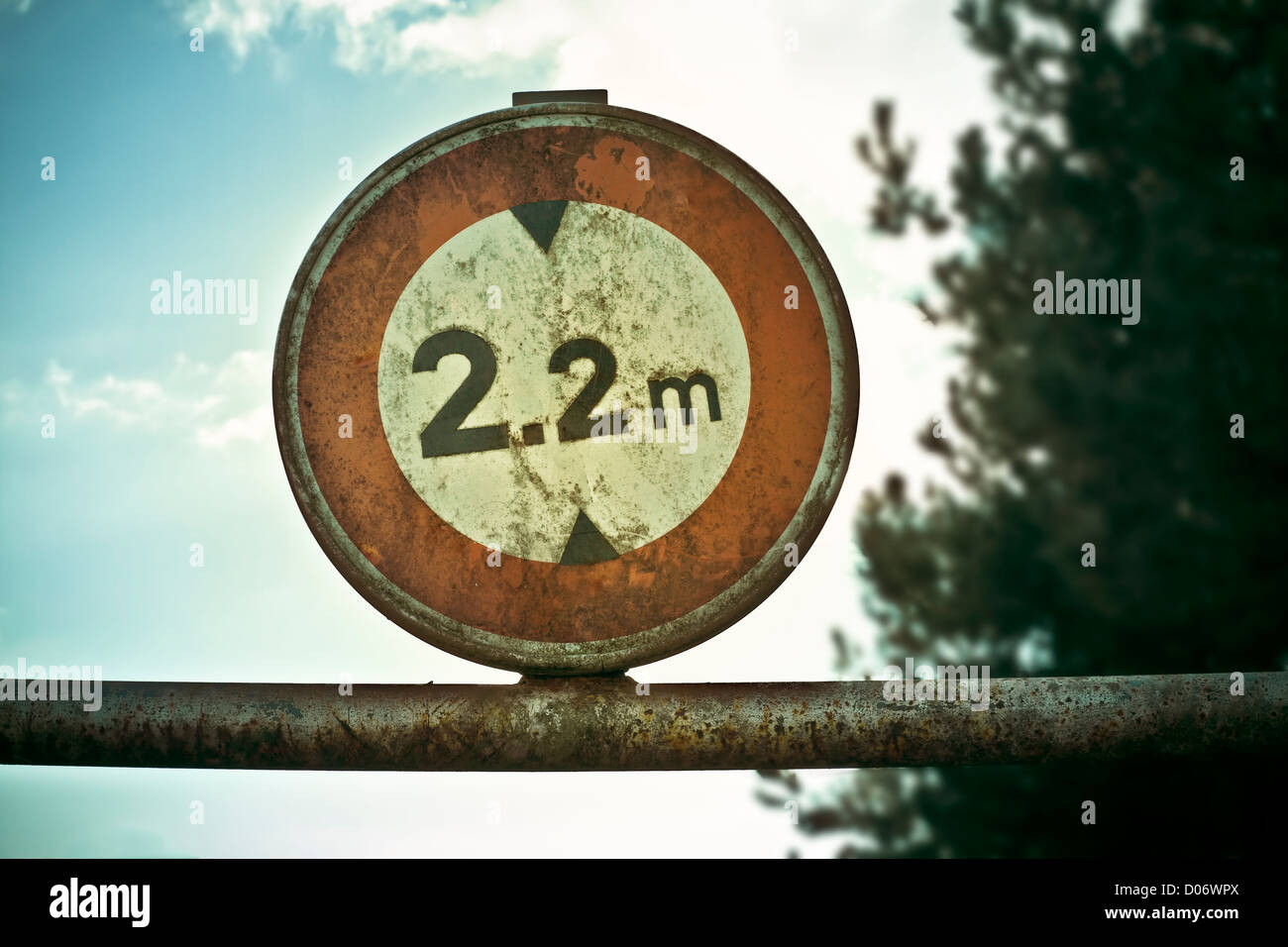 Height restriction sign hires stock photography and images Alamy
