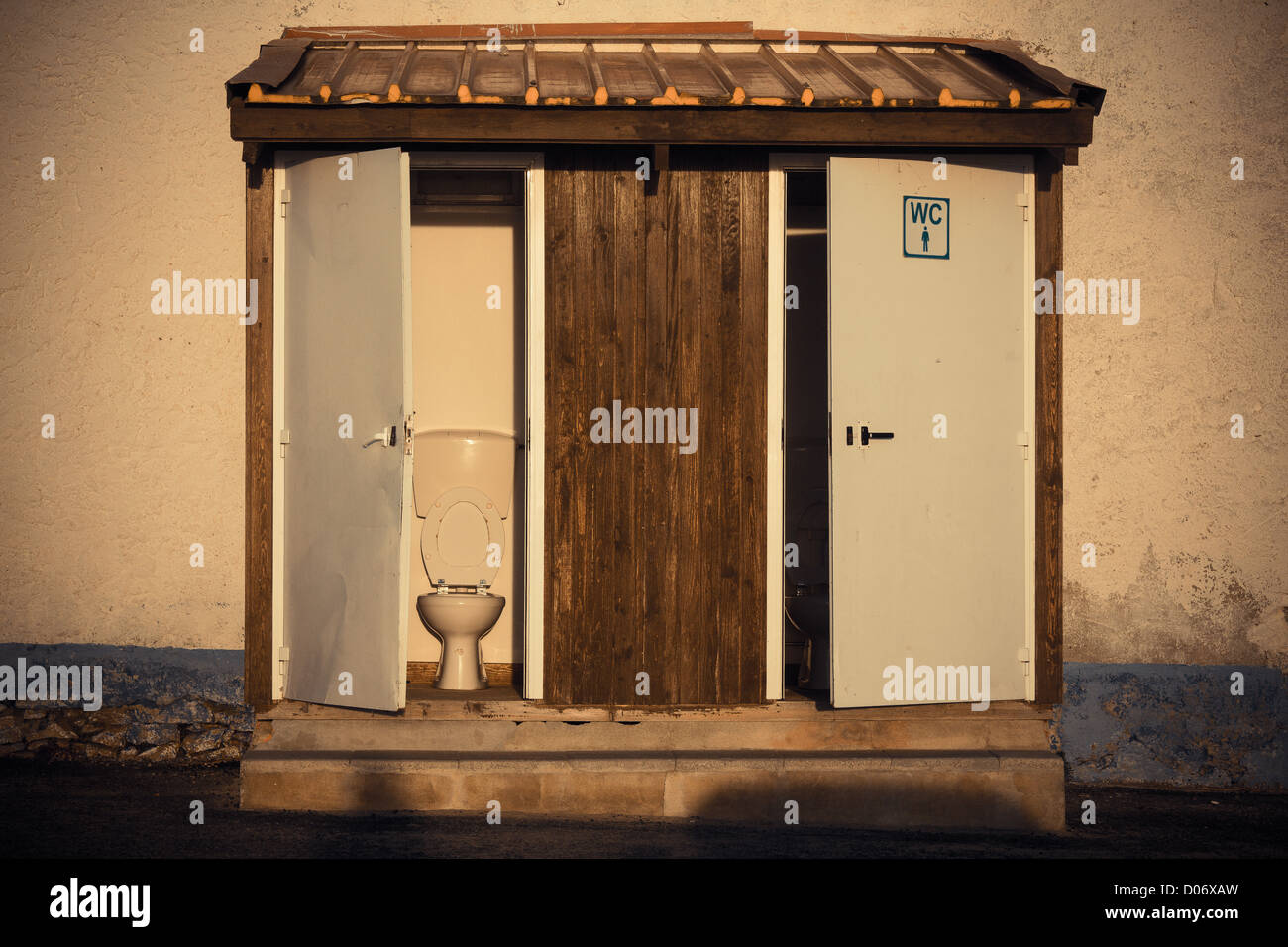 Public bathroom at the beach Stock Photo Alamy