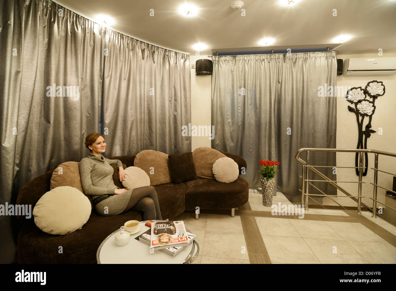 Spa Reseption Woman Young waiting sofa slim spa reception hi-res stock photography and ...