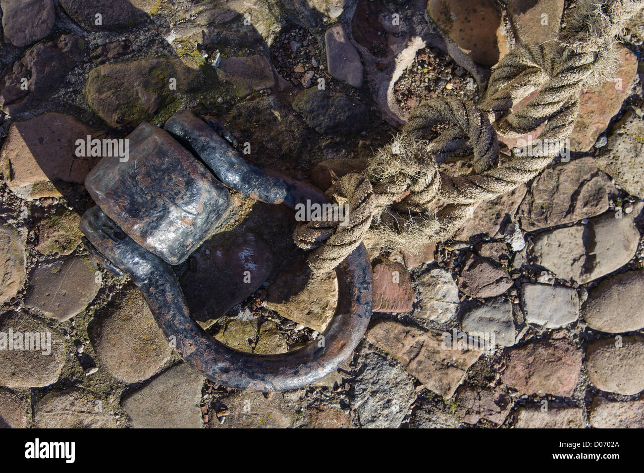 Details of an iron mooring shackle and rope at the old harbour in Dunbar, Scotland. Stock Photo