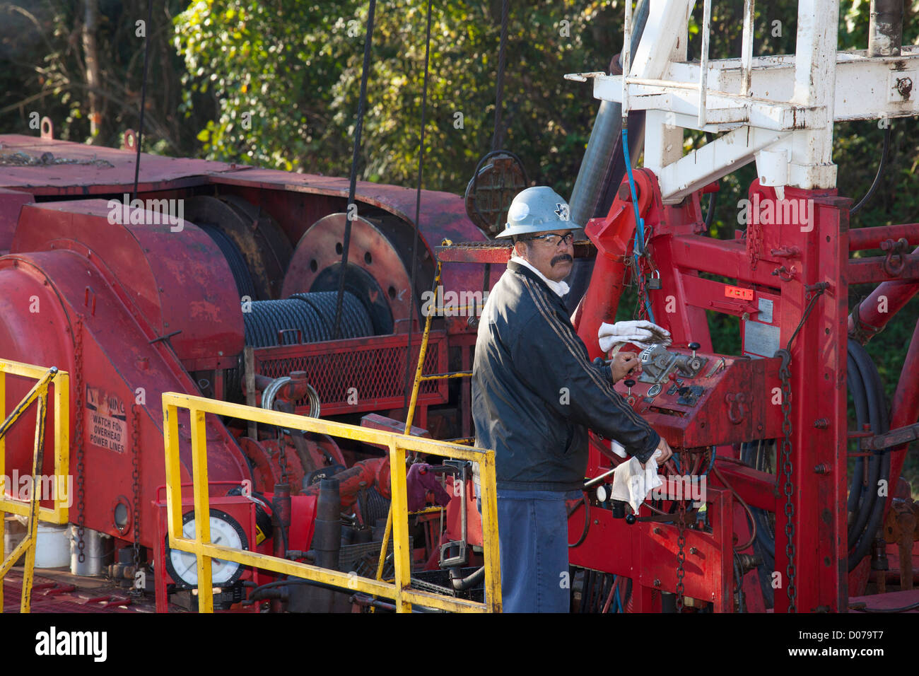 Longview, Texas Workers on an oil drilling rig Stock Photo Alamy