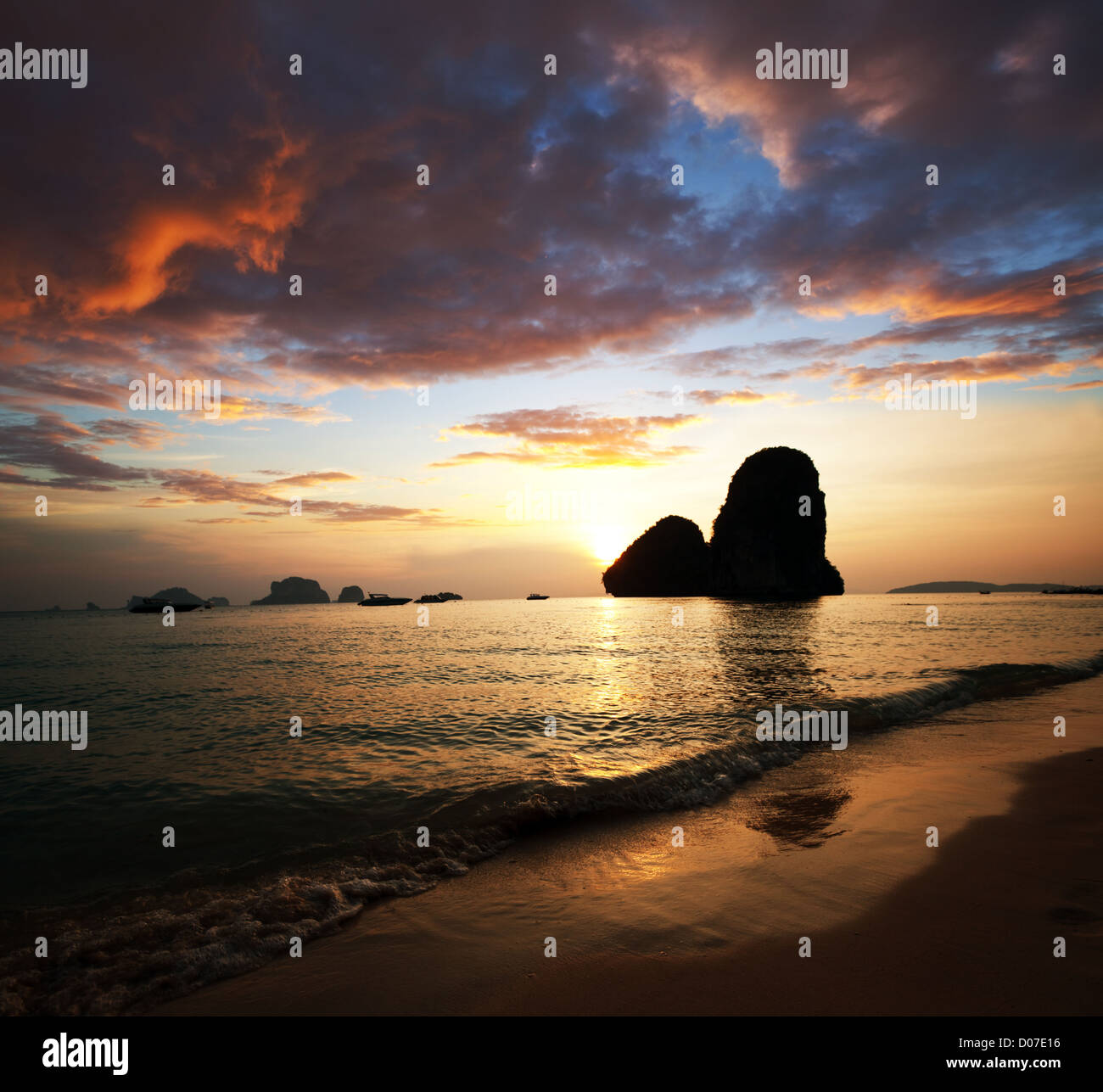 Beautiful sunset dark cloud hi-res stock photography and images - Alamy