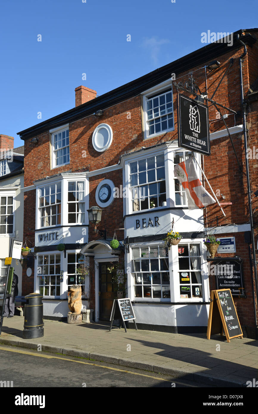 The White Bear Pub, High Street, ShipstononStour, Warwickshire