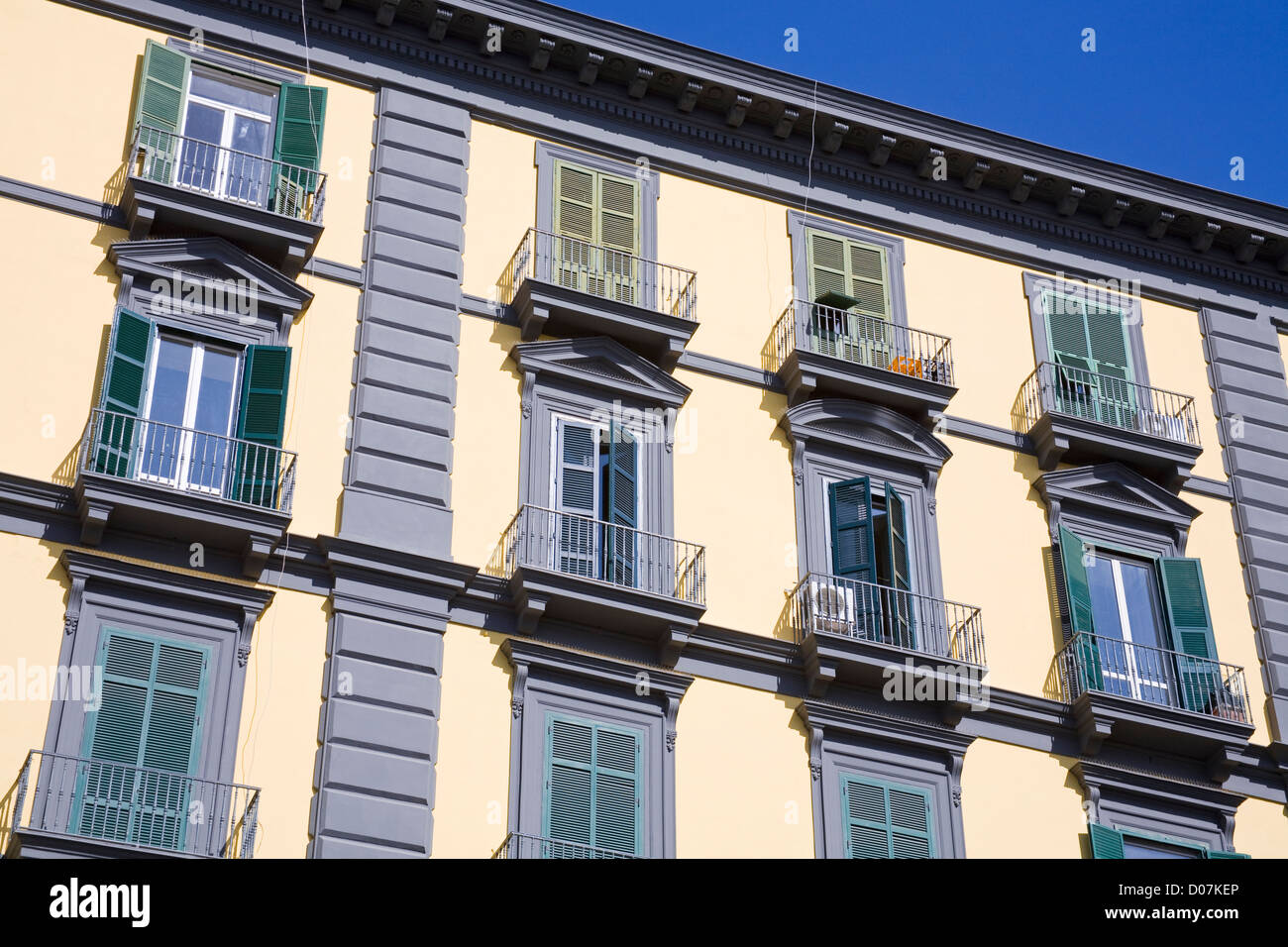 Piazza dante hi-res stock photography and images - Alamy