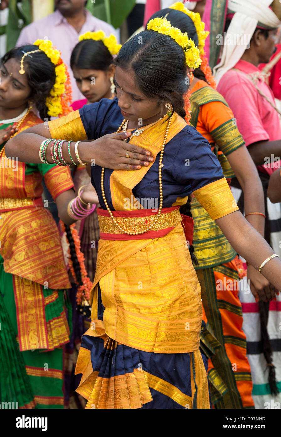 Andhra Pradesh Girl Costume at Rs 799 / Piece in Ghaziabad |  StationeryBazaar