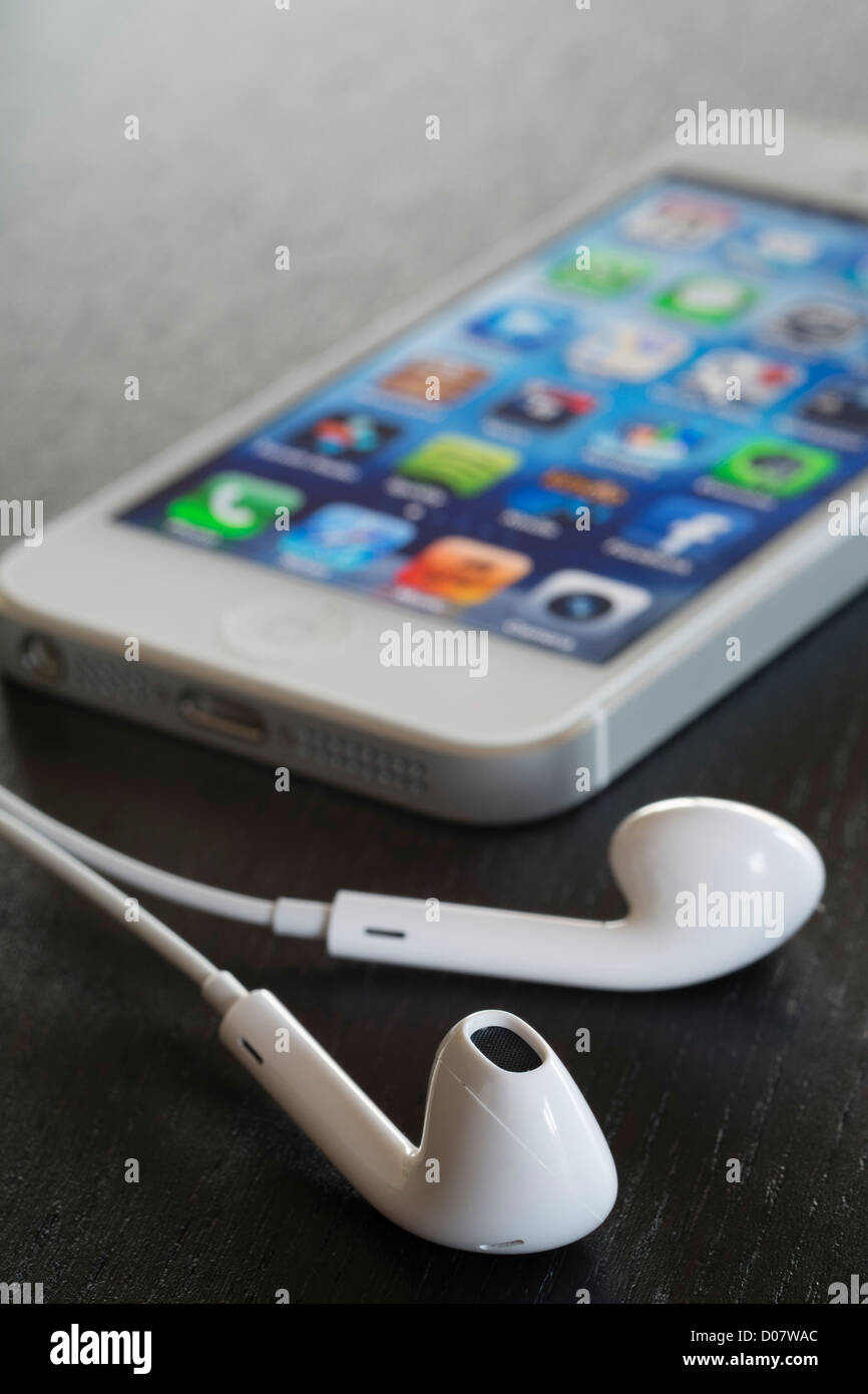 Detail of iPhone 5 and earpods Stock Photo - Alamy