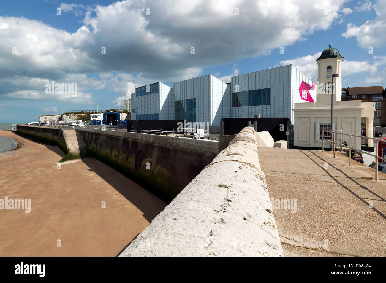 View Of The Turner Contemporary Art Gallery Margate Kent Stock Photo view-of-the-turner-contemporary-art-gallery-margate-kent-stock-photo