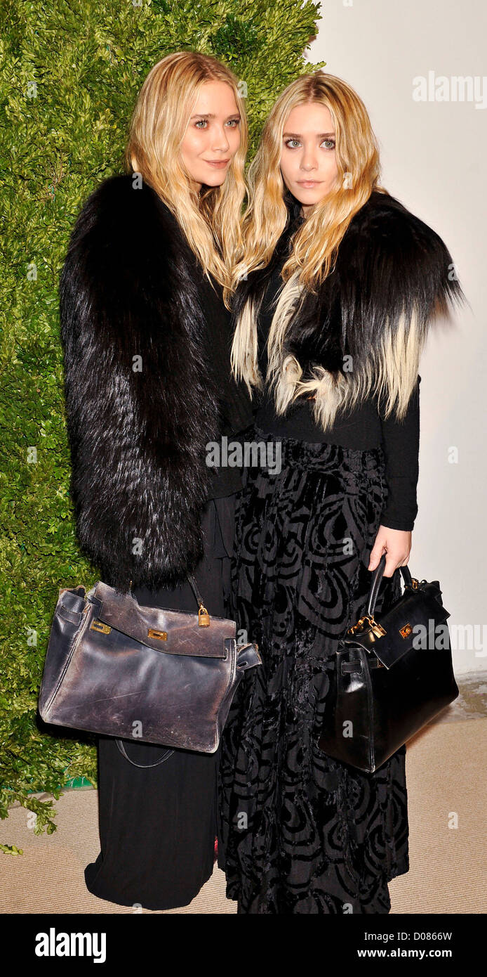 Mary Kate Olsen and Ashley Olsen The Seventh Annual CFDA Vogue Fashion Fund  Awards Dinner held at Skylight Soho New York City Stock Photo - Alamy, image size:694x1390