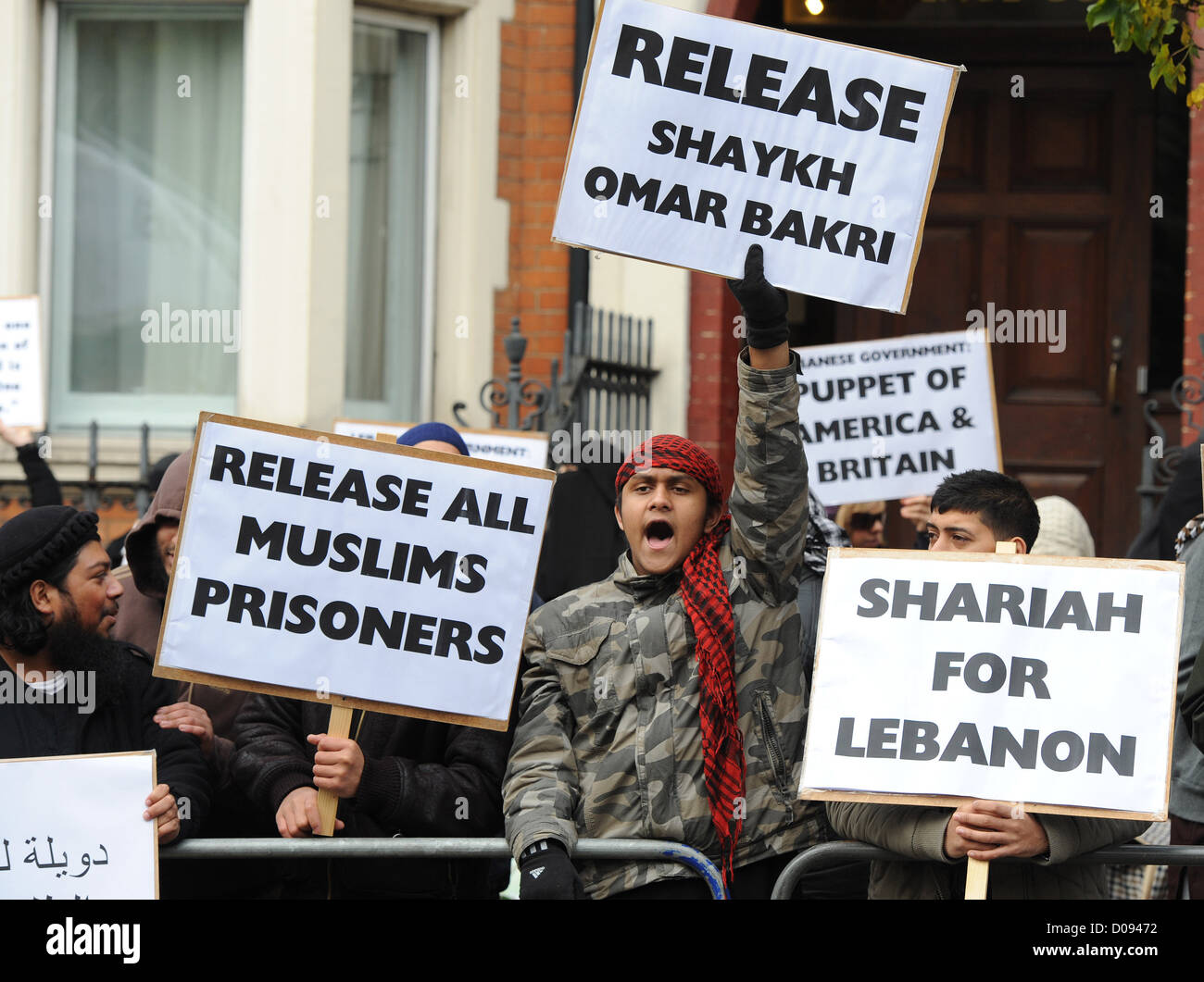 Protesters gather near the Lebanese Embassy in London to protest against the arrest of Muslim cleric Omar Bakri in Leban Stock Photo