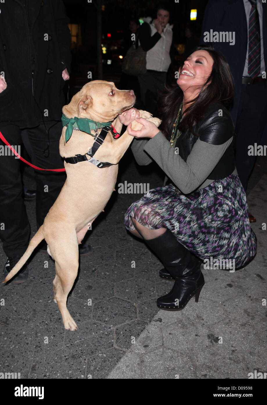 Rachael Ray and Nutrish donate $7500 to the animal Recue Fund of the Hamptons New York City, USA - 15.11.10 Stock Photo