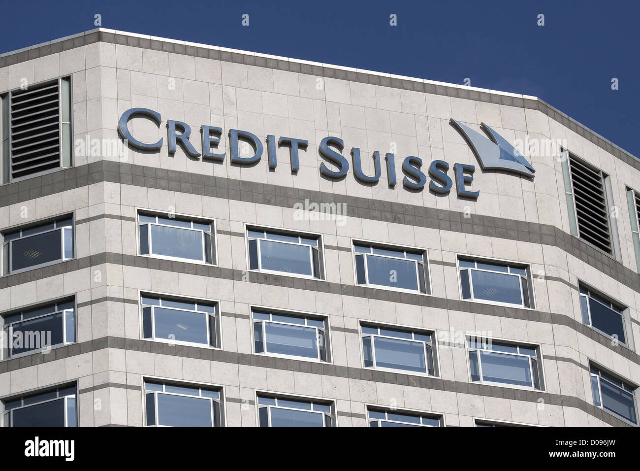 LONDON HEADQUARTERS OF THE CREDIT SUISSE BANK FINANCIAL DISTRICT OF CANARY WHARF LONDON ENGLAND GREAT BRITAIN UNITED KINGDOM Stock Photo